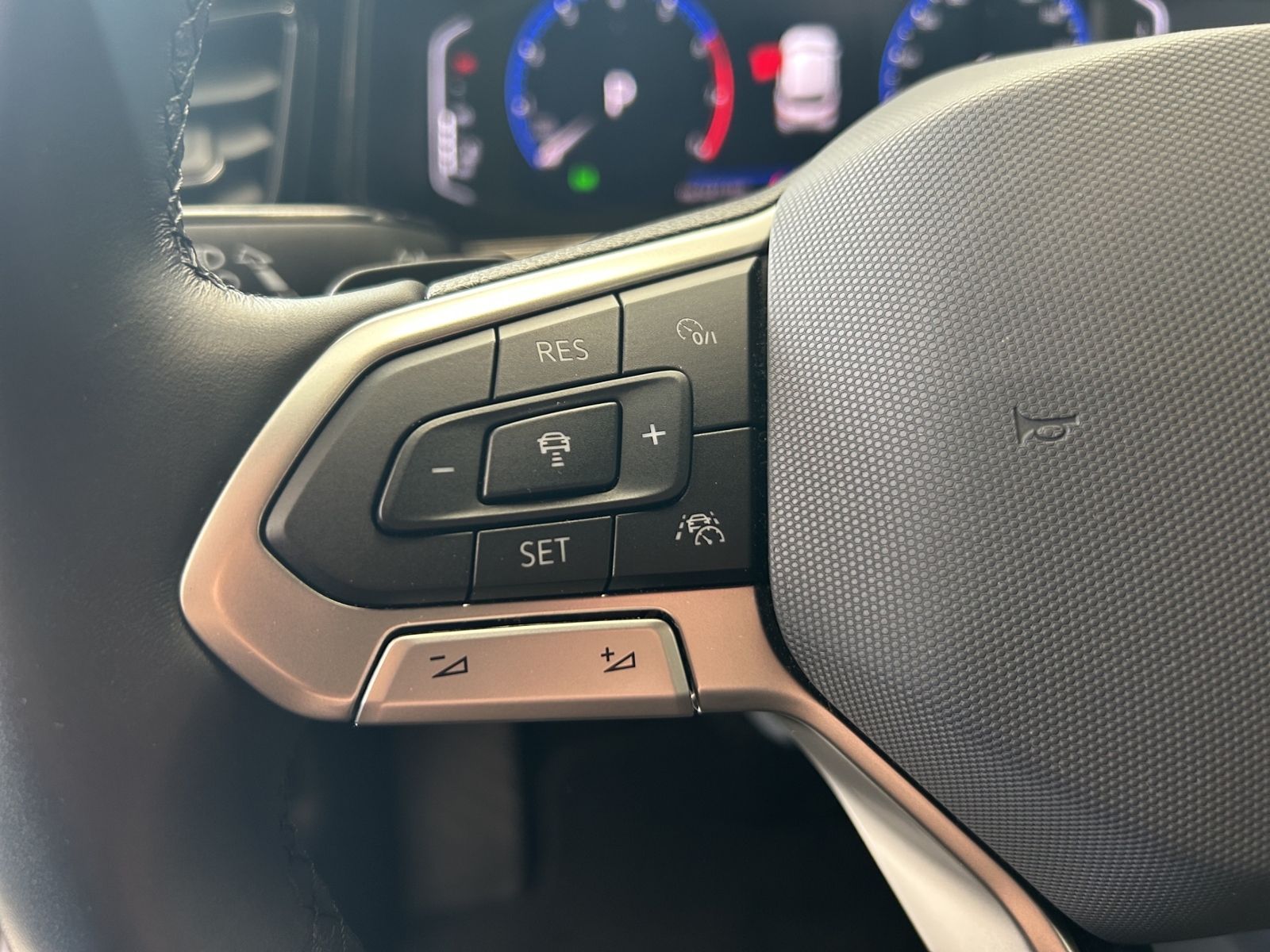 Volkswagen T-Roc 1.5 TSI Style Black - Samsaru's Car Outlet