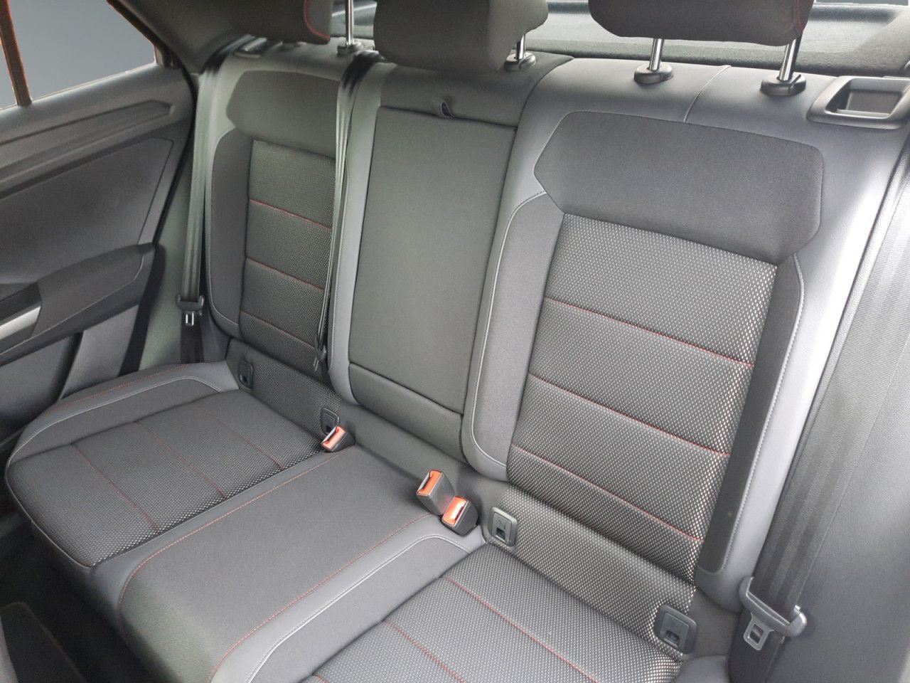 Volkswagen T-Roc 1.5 TSI Sport - Samsaru's Car Outlet