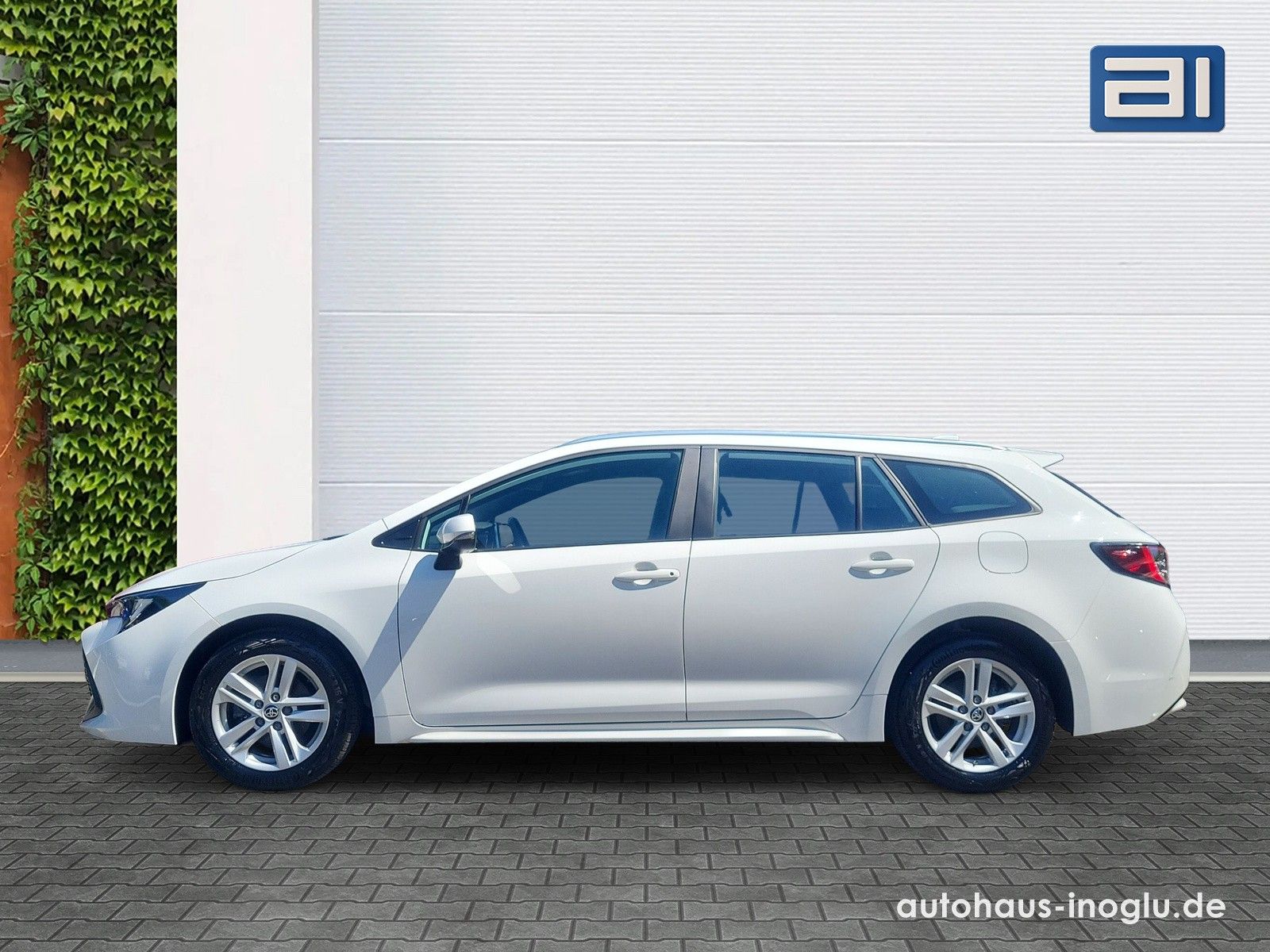 Toyota Corolla 1.8 Hybrid Business - Samsaru's Car Outlet