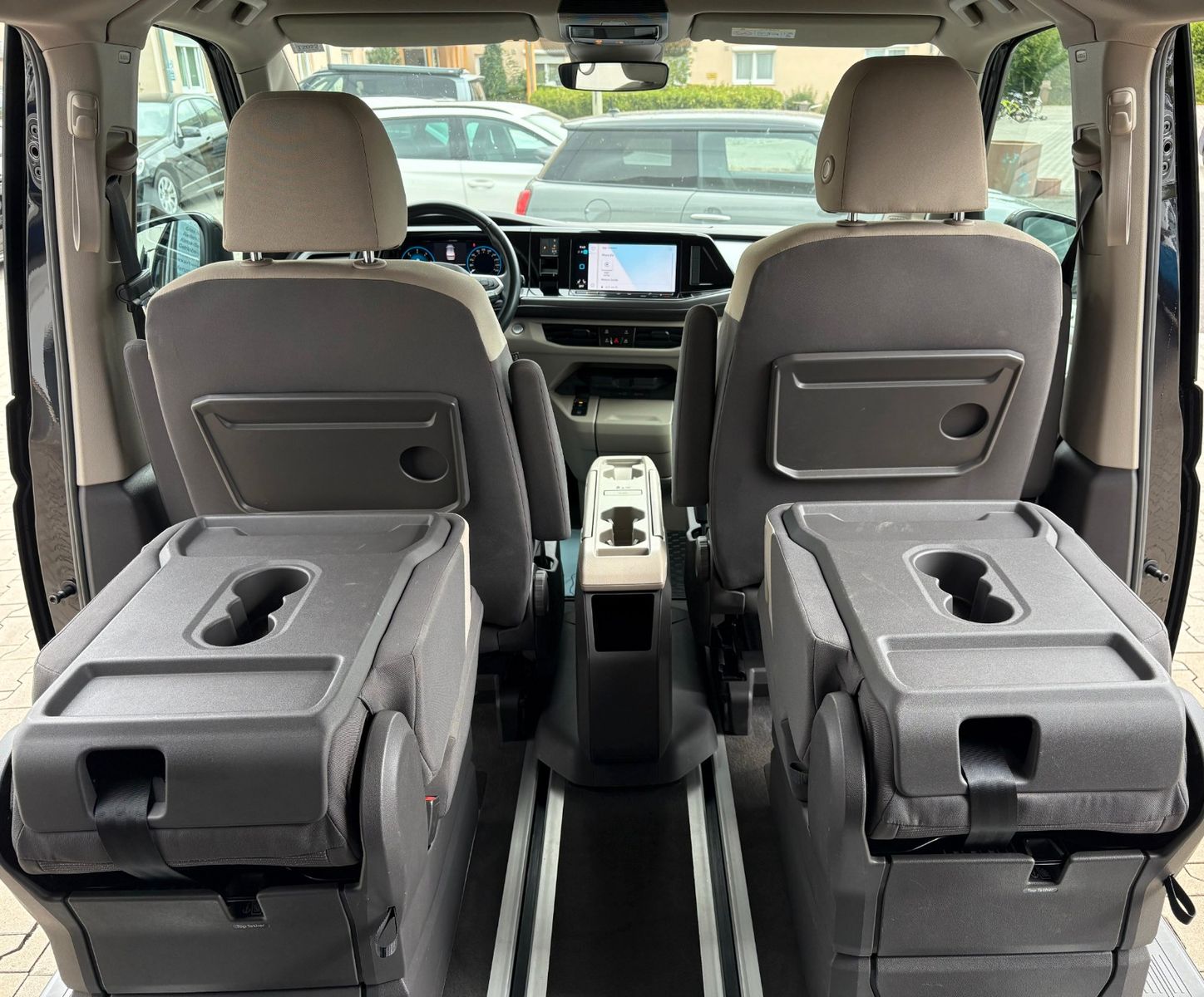 Volkswagen T7 Multivan 2.0TDI - Samsaru's Car Outlet