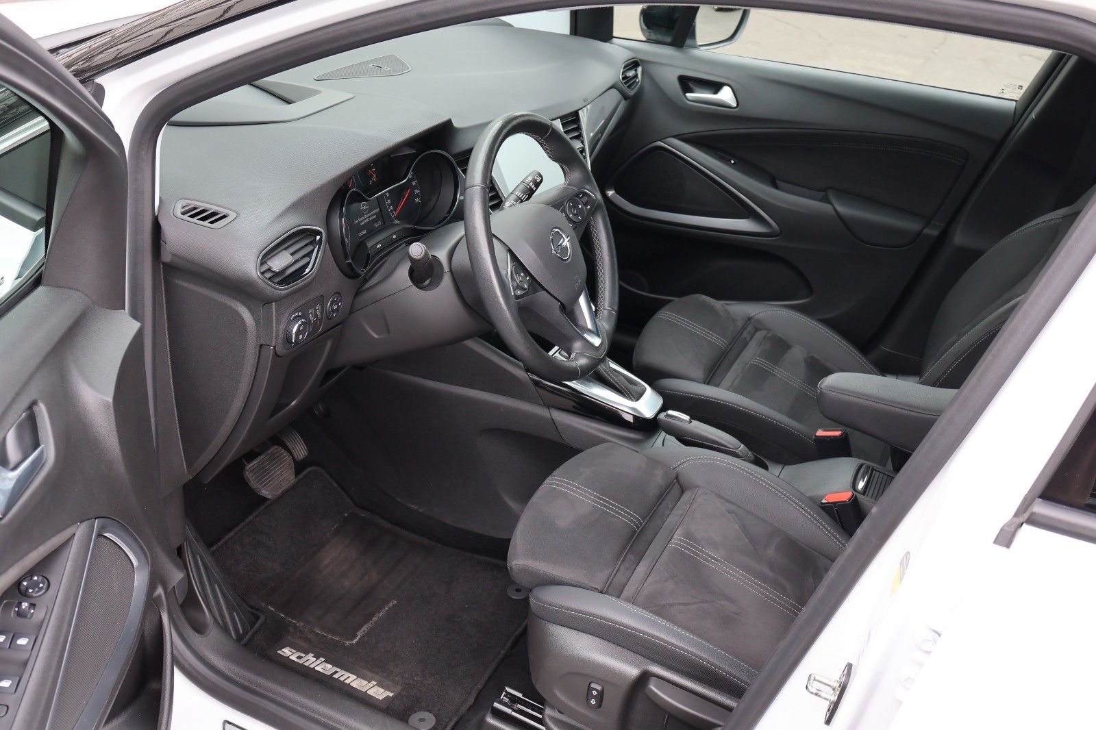 Opel Crossland 1.5 Diesel Ultimate - Samsaru's Car Outlet