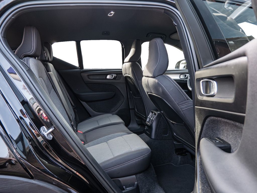 Volvo XC40 T5 Plus Dark Recharge Plug-In Hybrid / AHK