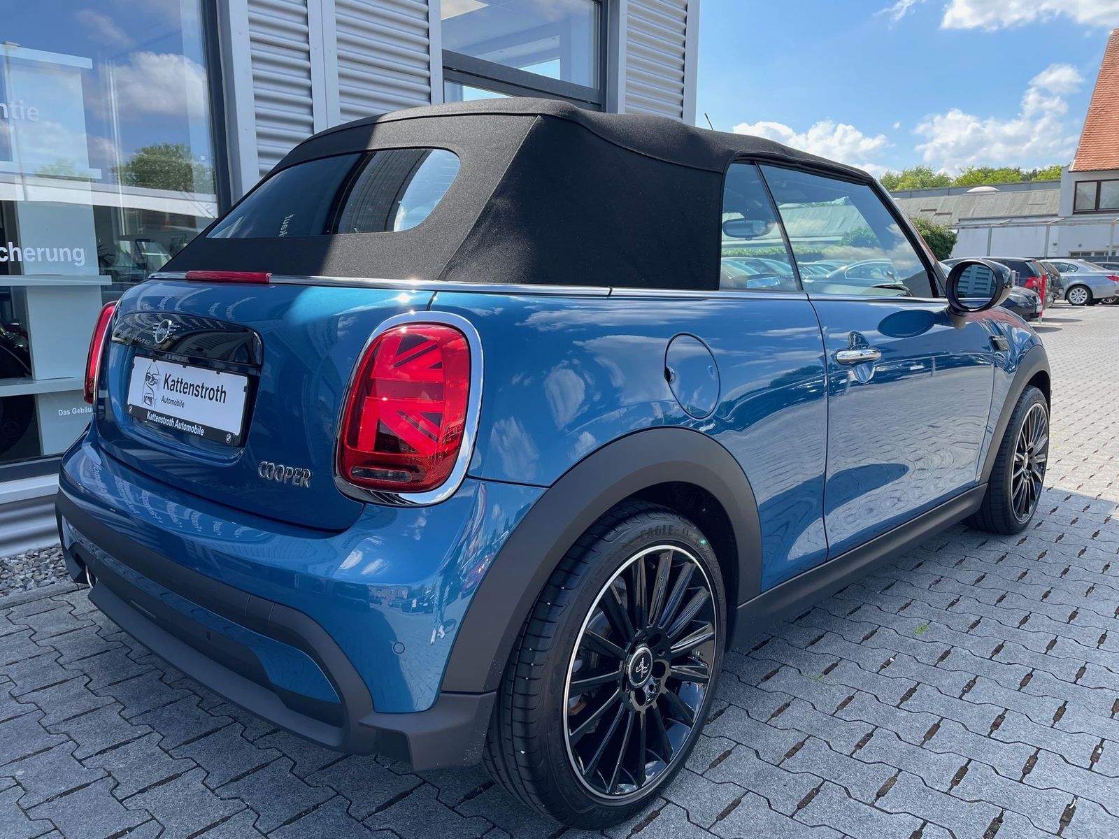 MINI Cooper - Samsaru's Car Outlet