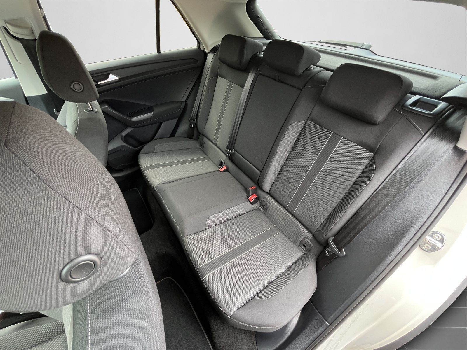 Volkswagen T-ROC Life 2.0 TDI - Samsaru's Car Outlet
