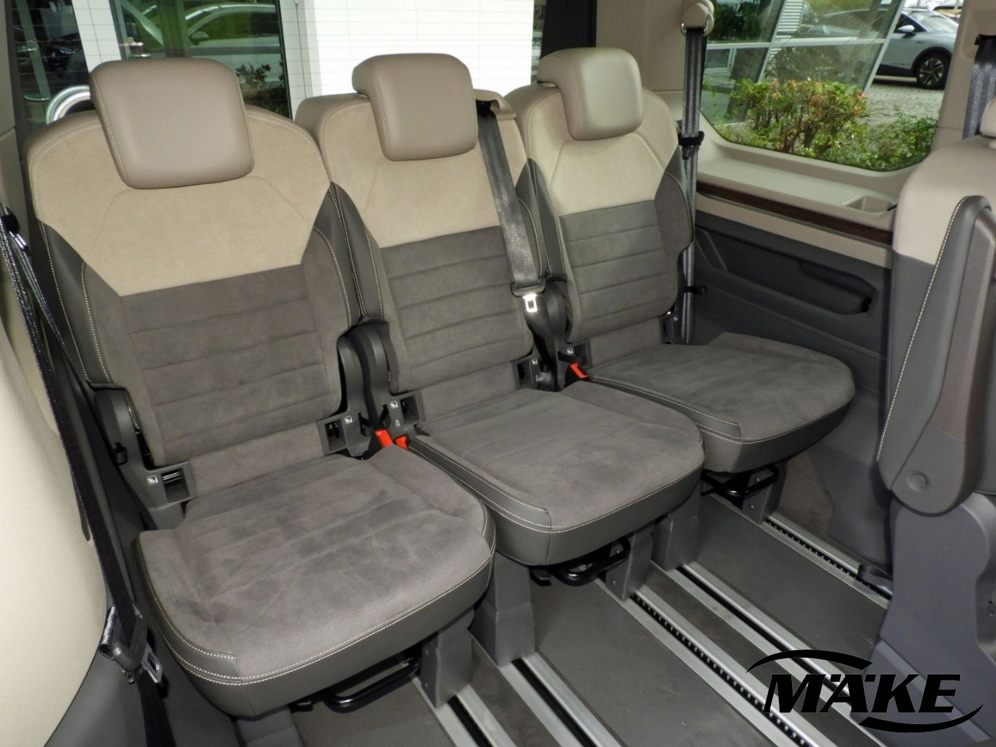 Volkswagen T7 Multivan Style 1.4eHybrid DSG - Samsaru's Car Outlet