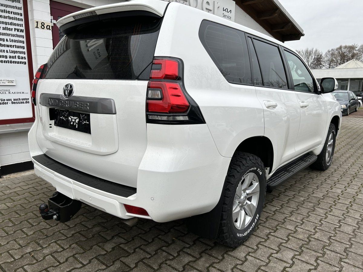 Toyota Land Cruiser   AHK 3.5to LED Kamera