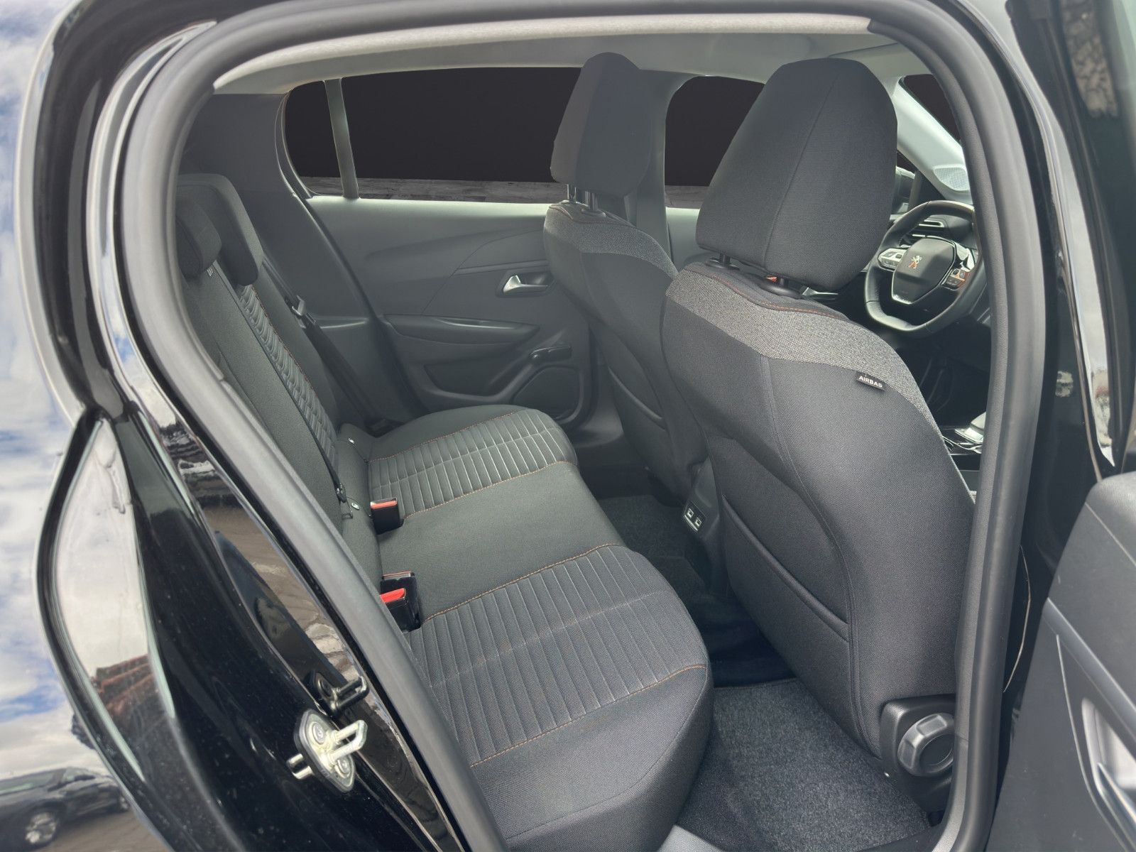 Peugeot 208 eActive - Samsaru's Car Outlet
