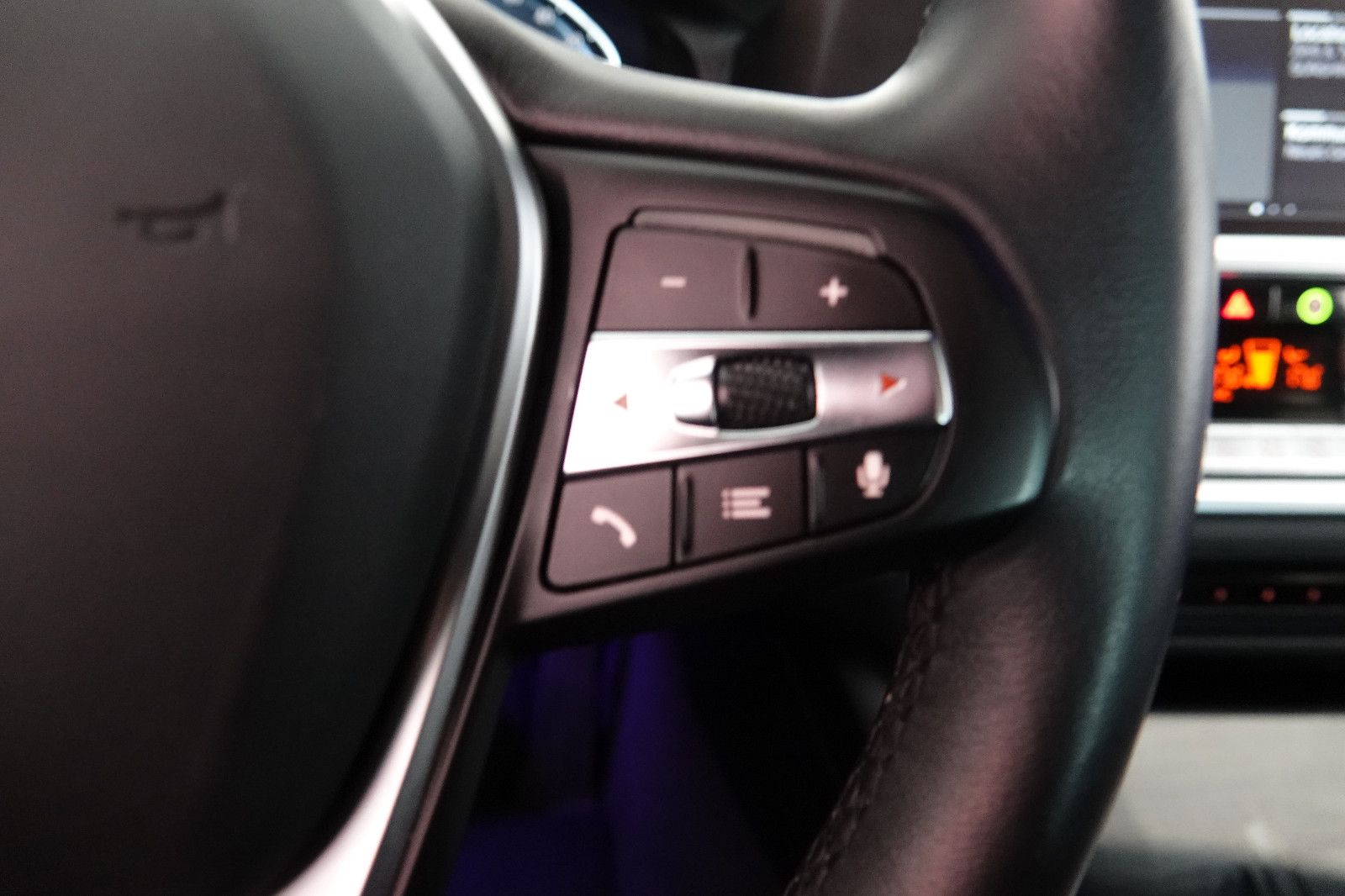 BMW 330e xDrive Touring Sport-Line - Samsaru's Car Outlet