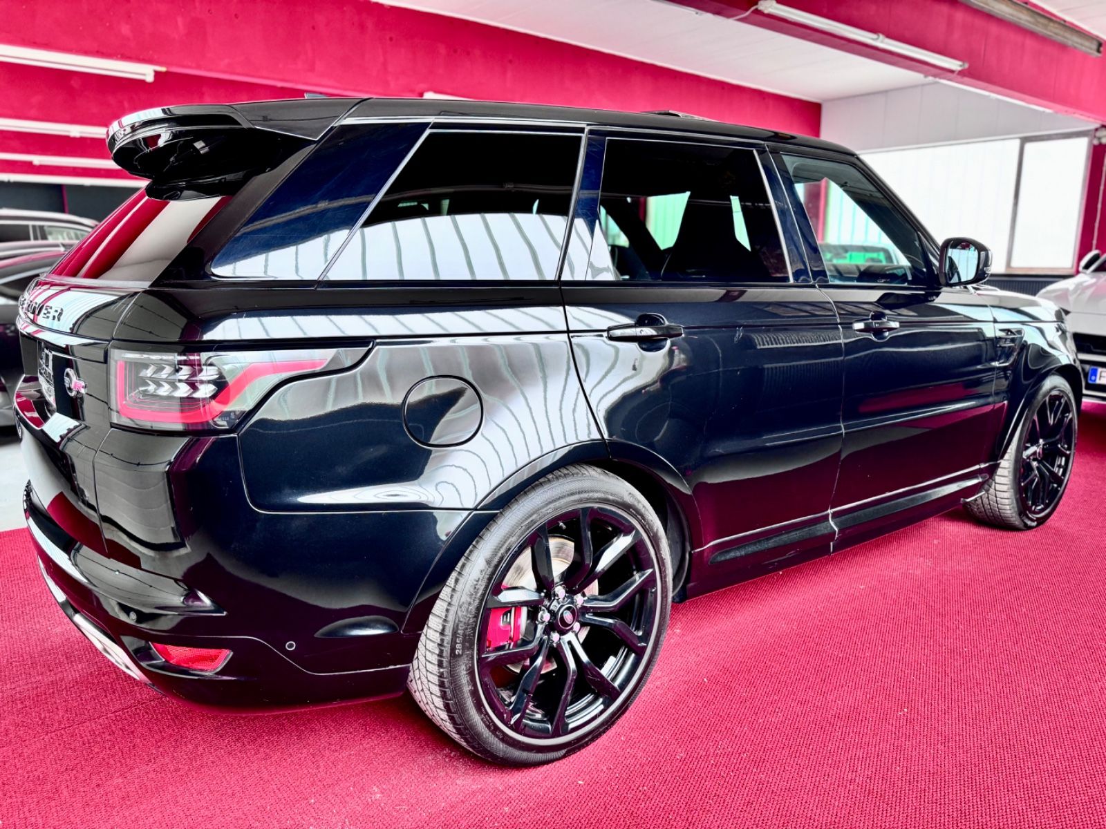 Range Rover Sport SVR - Samsaru's Car Outlet