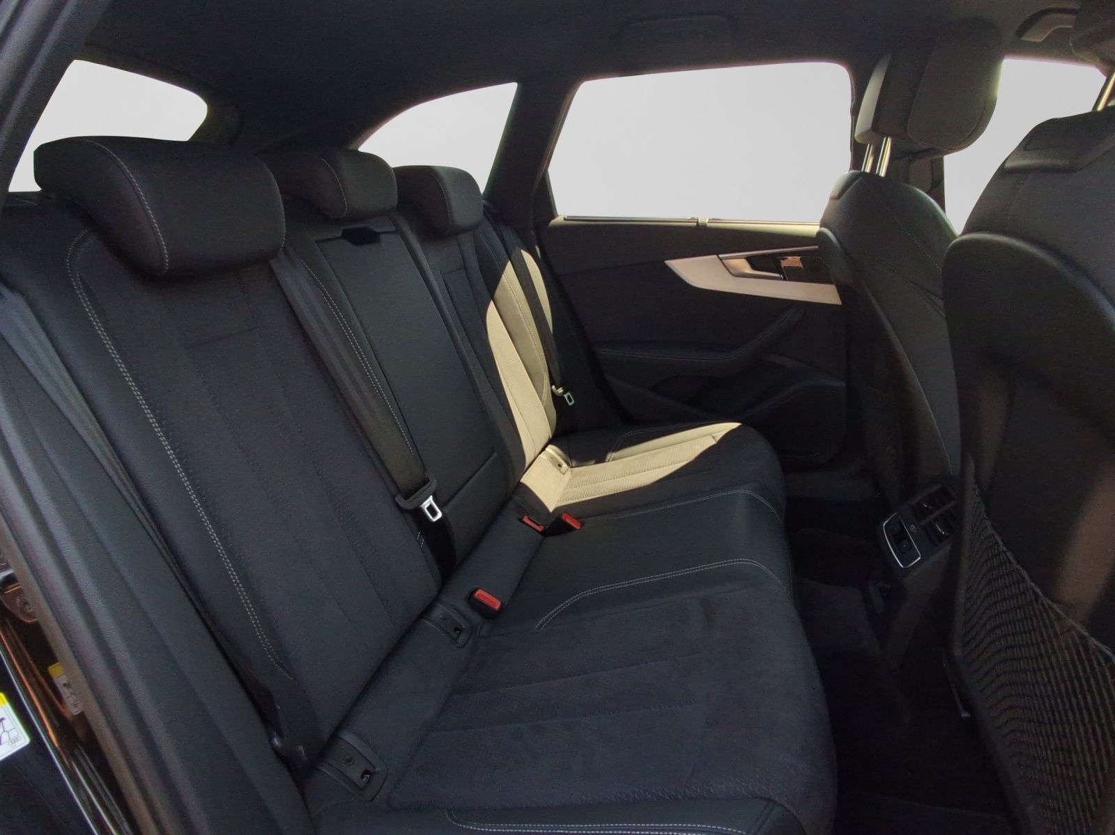 Audi A4 Avant 40 TFSI Q 2x S LINE MATRIX AHK LM19 KAM
