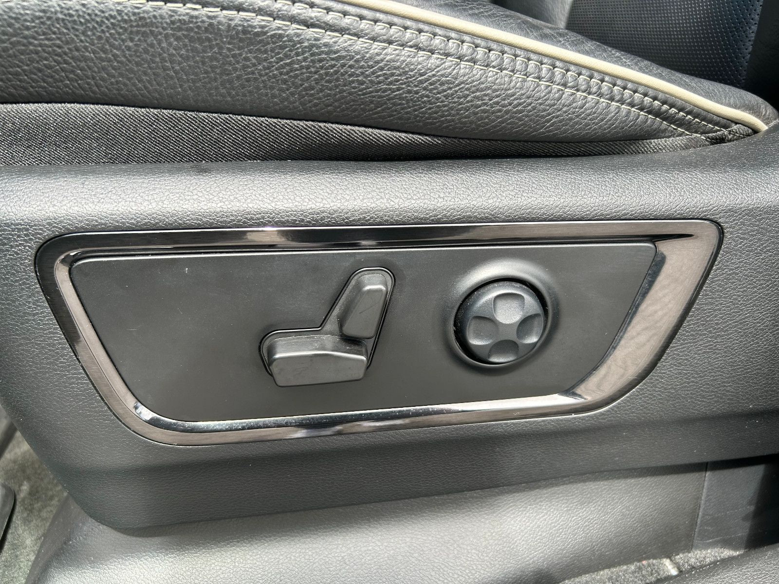 Dodge RAM 1500 Limited LPG Luft LED HUD  Retrax dt.Fzg