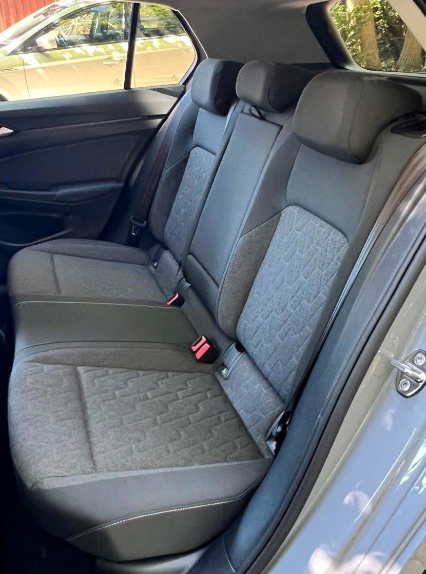 Volkswagen Golf VIII Move eTSI - Samsaru's Car Outlet