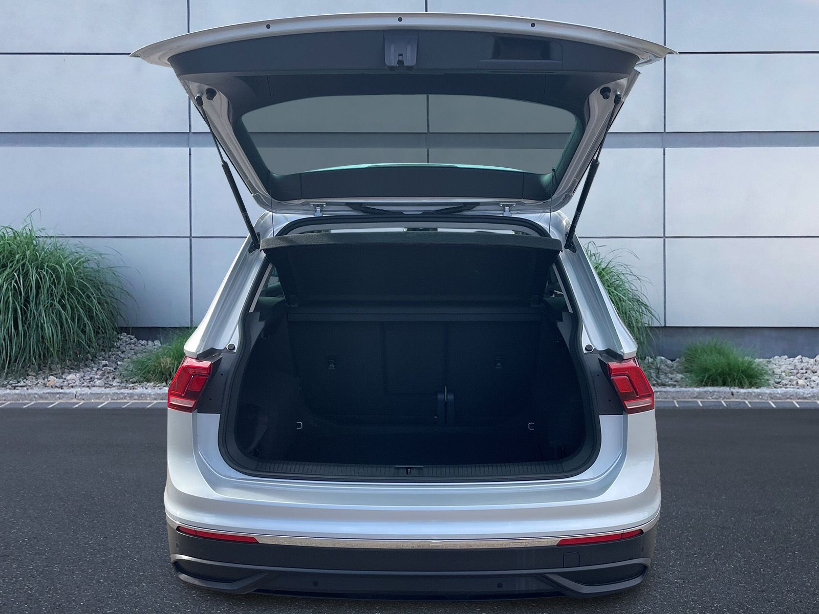 Volkswagen Tiguan Life 1.5 DSG - Samsaru's Car Outlet