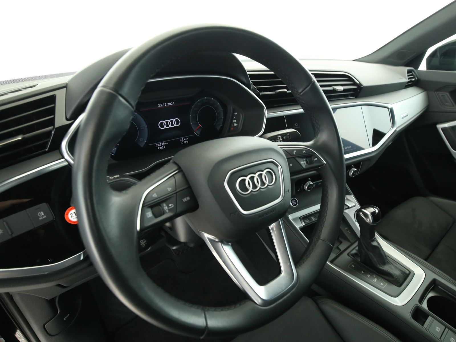 Audi Q3 S line 35 TDI quattro - Samsaru's Car Outlet