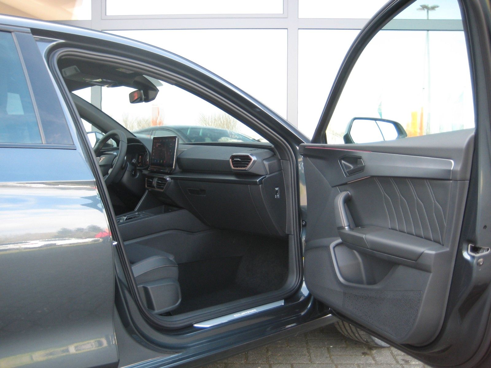 Cupra Leon 1.4 e-HYBRID 180kW VZ DSG - Samsaru's Car Outlet
