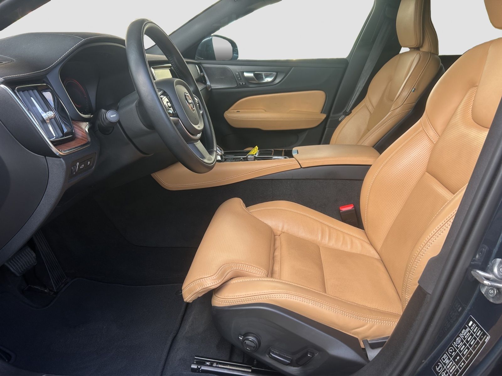 Volvo V60 T8 Plus Bright Recharge LED