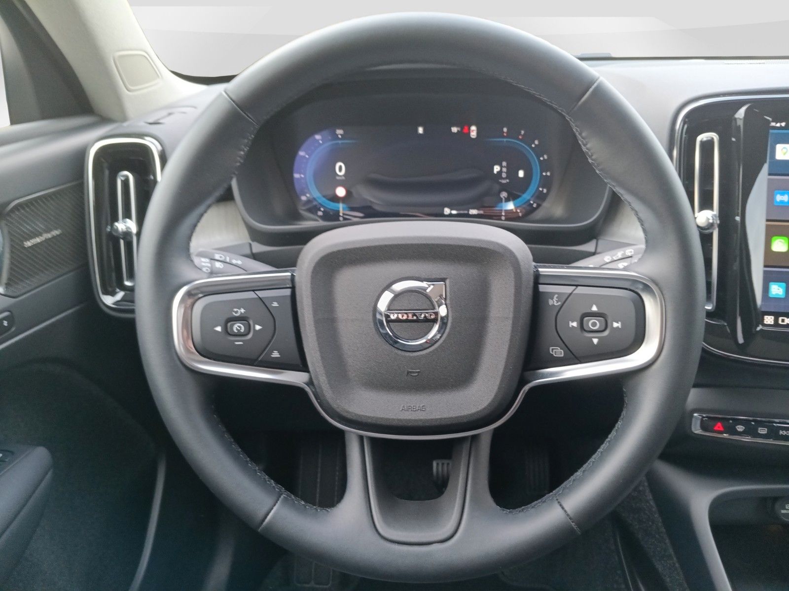 Volvo XC40 B4 Ultra 2WD - Samsaru's Car Outlet