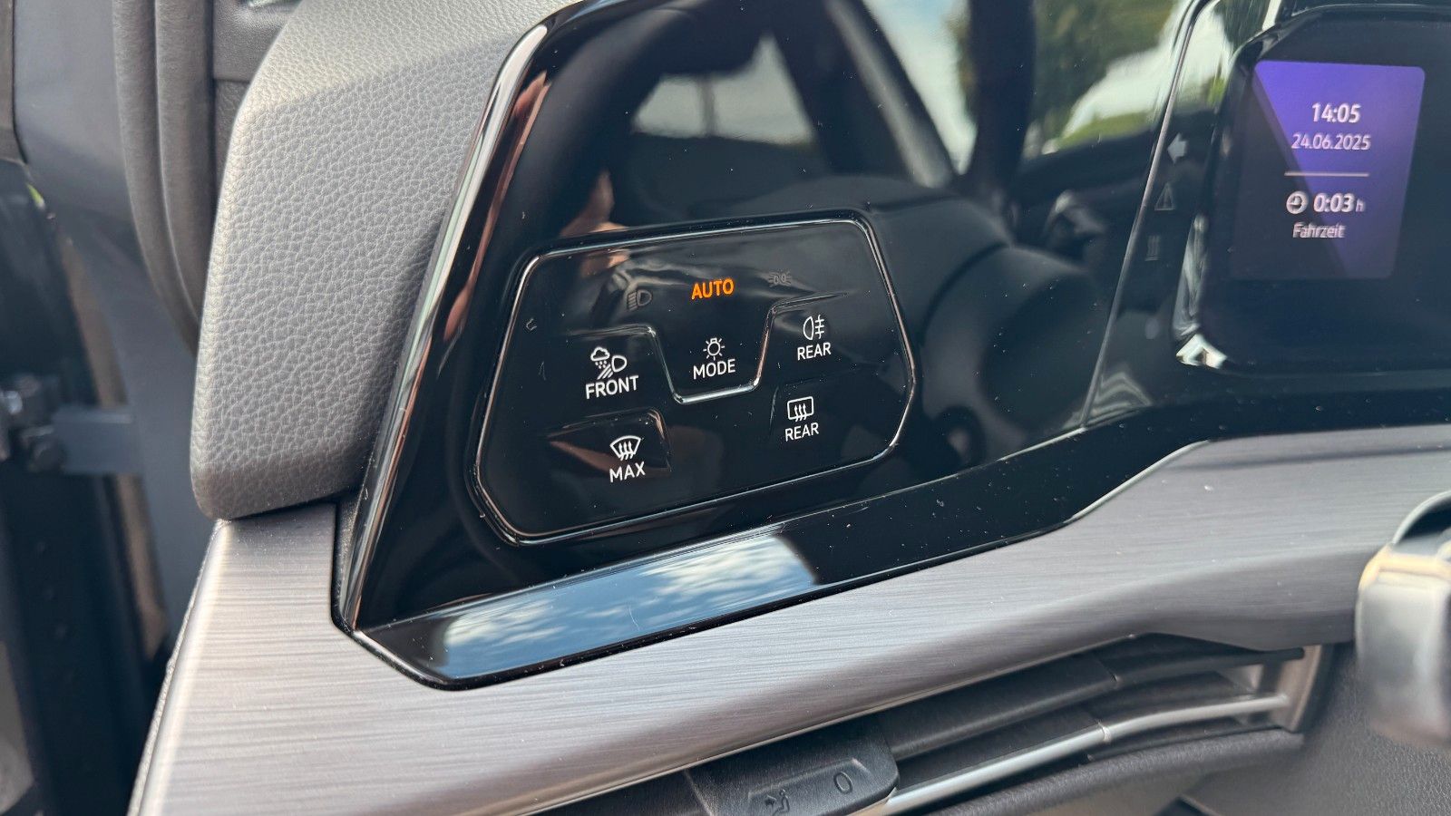 Volkswagen Golf VIII Lim. Style eTSI - Samsaru's Car Outlet
