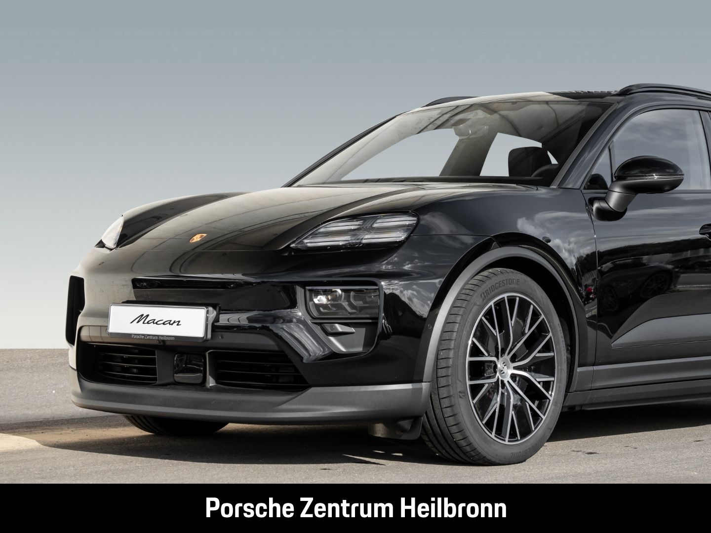 Porsche Macan 4 Surround-View LED-Matrix Abstandstempoma