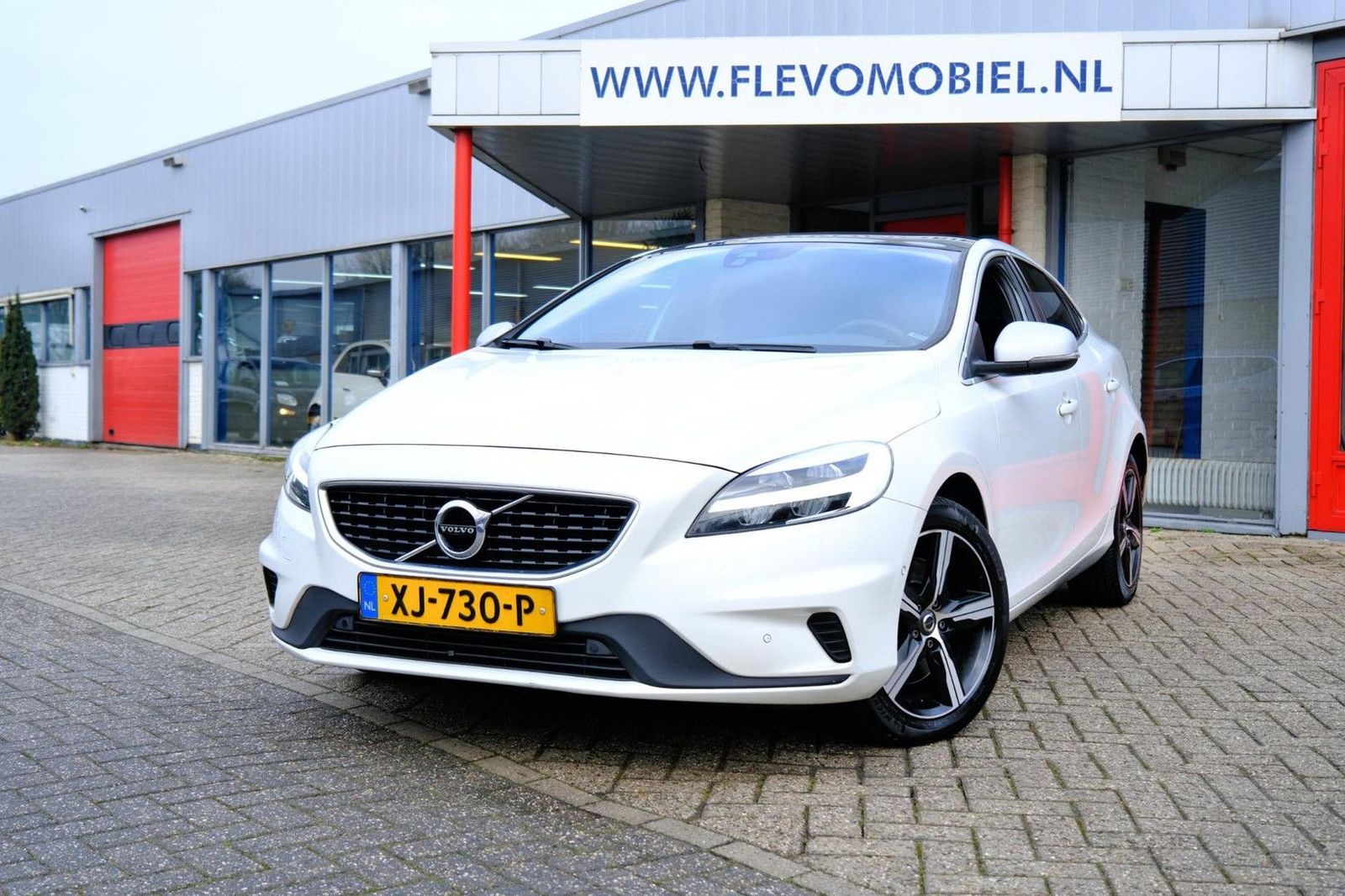 Volvo V40 1.5 T3 Polar+ Sport Aut. Pano|Leder-Alcant|C