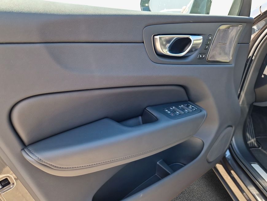 Volvo XC60 B5 B AWD Plus Dark