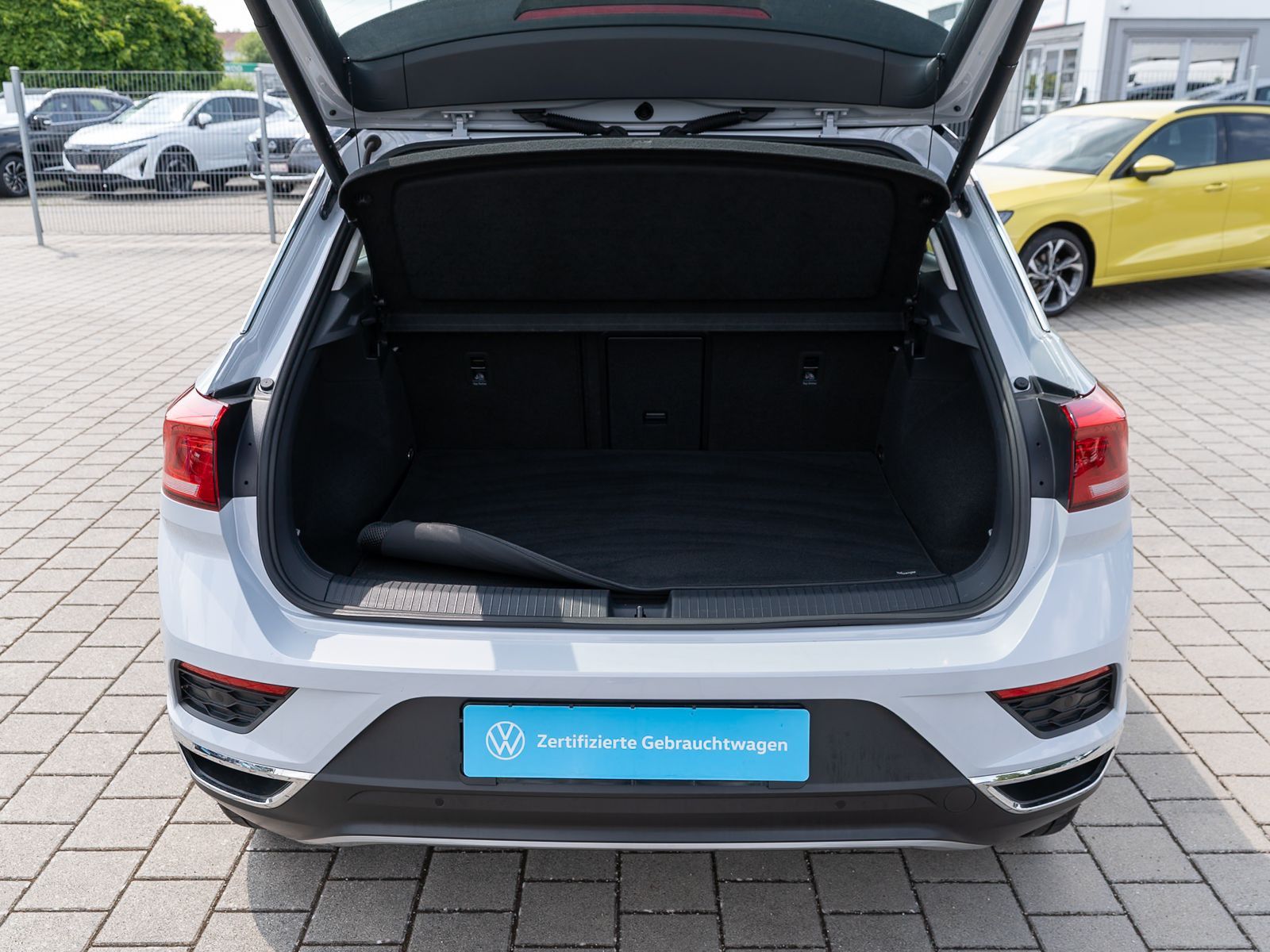 Volkswagen T-Roc Style 1.5TSI DSG - Samsaru's Car Outlet