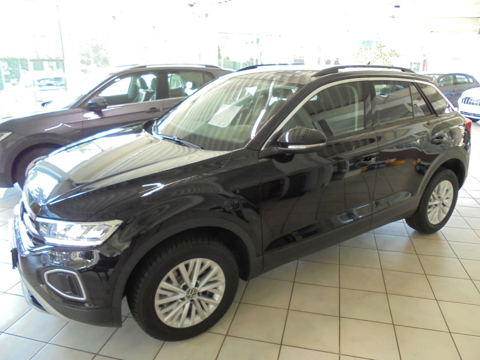 Volkswagen T-Roc TDI DSG Life - Samsaru's Car Outlet