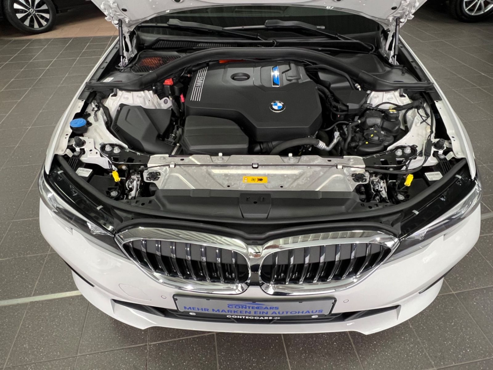 BMW 330 e Advantage Touring - Samsaru's Car Outlet