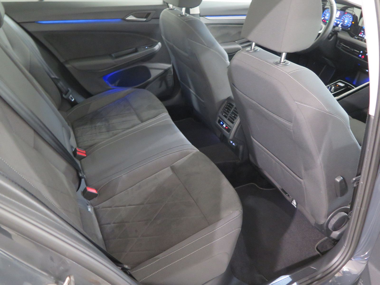 Volkswagen Golf VIII Variant Style, LED,App,Navi,Sportsitze
