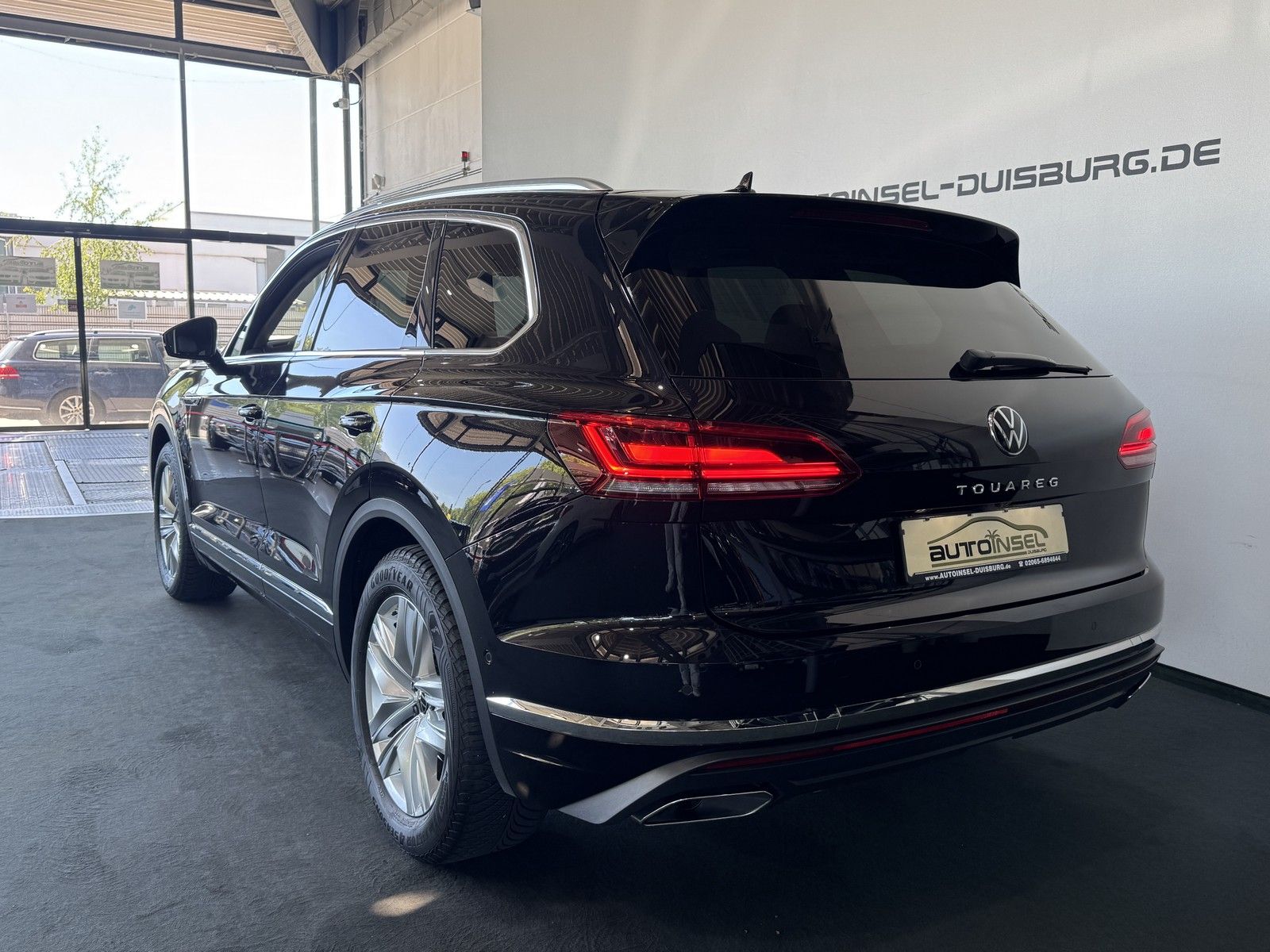 Volkswagen Touareg Atmosphere 4Motion - Samsaru's Car Outlet