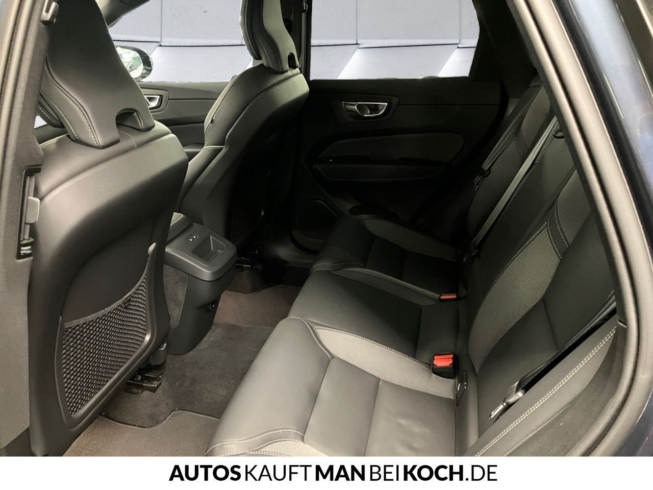 Volvo XC60 B5 AWD PlusDark ACC BLIS AHK 4xSHz VLED H&K