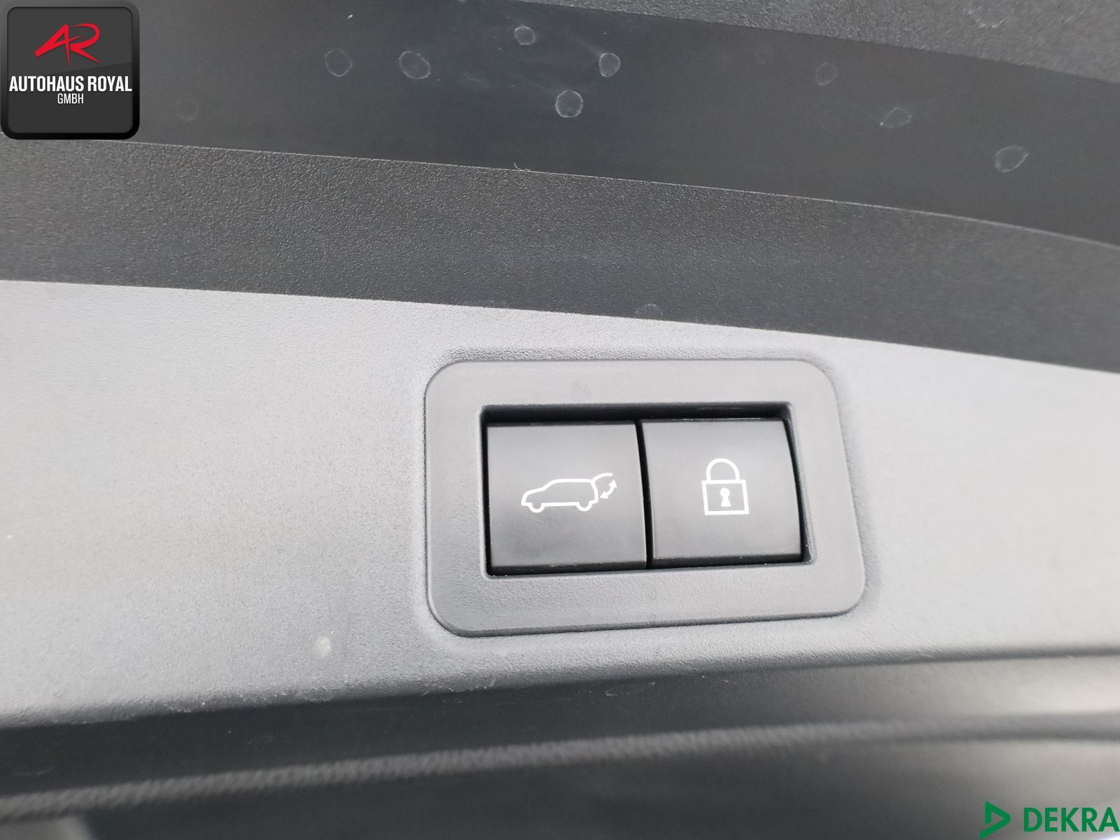 Toyota Corolla 2.0 Hybrid - Samsaru's Car Outlet