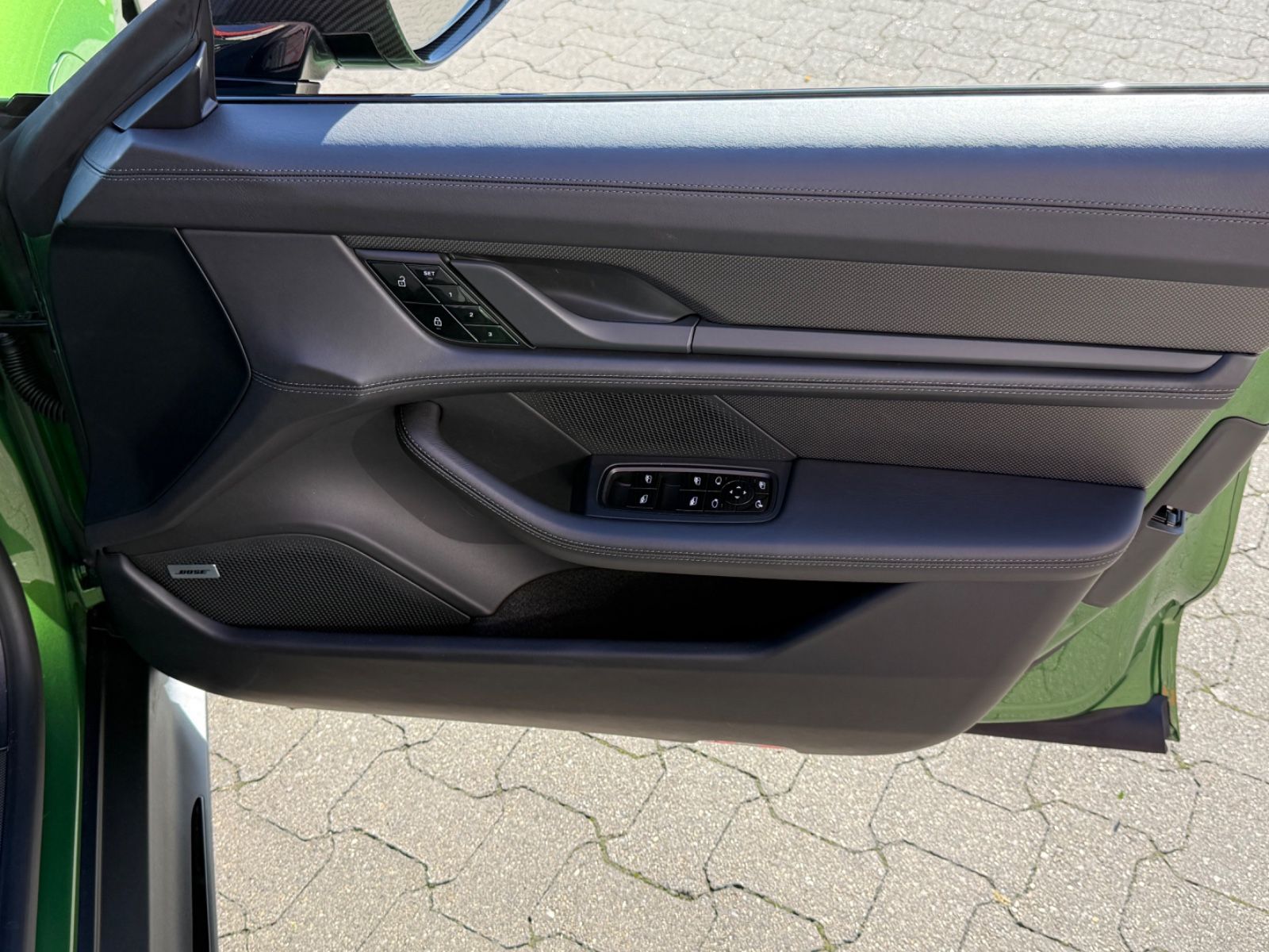 Porsche TAYCAN 4S RHD RECHTSLENKER, PANO, BOSE