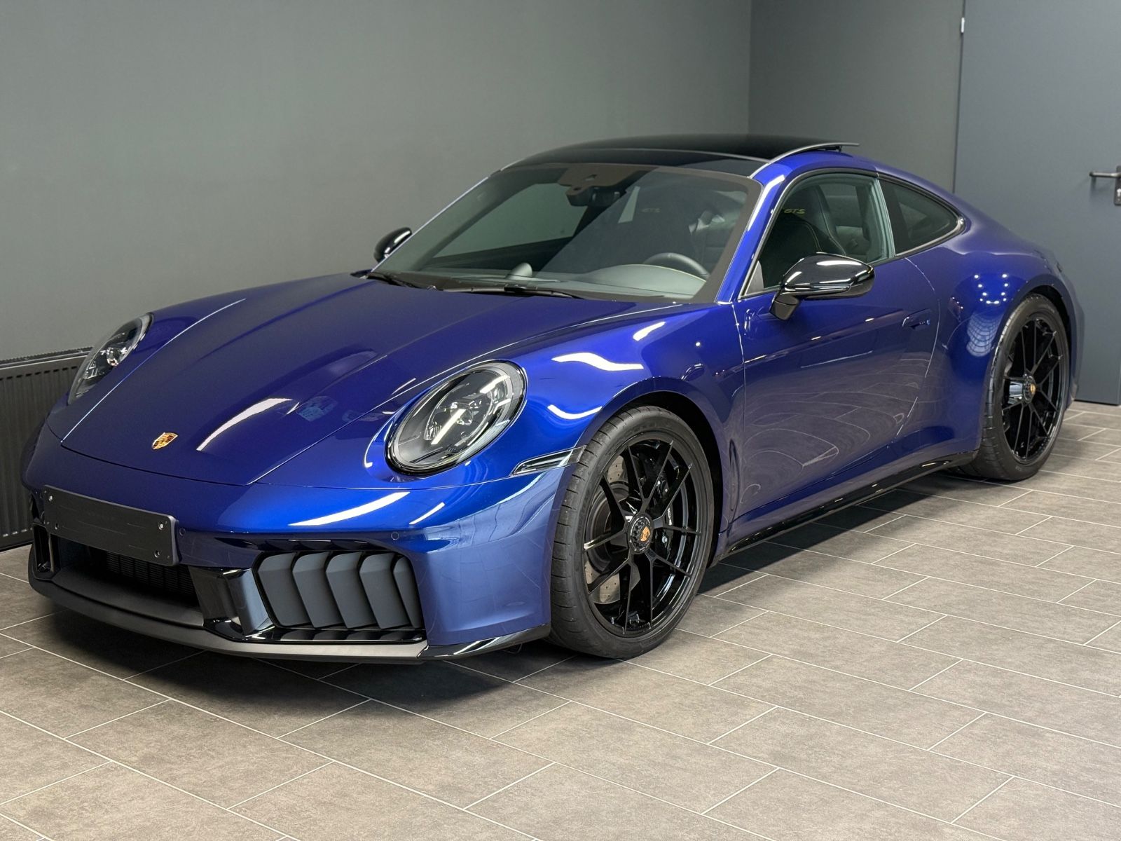 Porsche 992 911 Carrera GTS T-Hybrid - Samsaru's Car Outlet