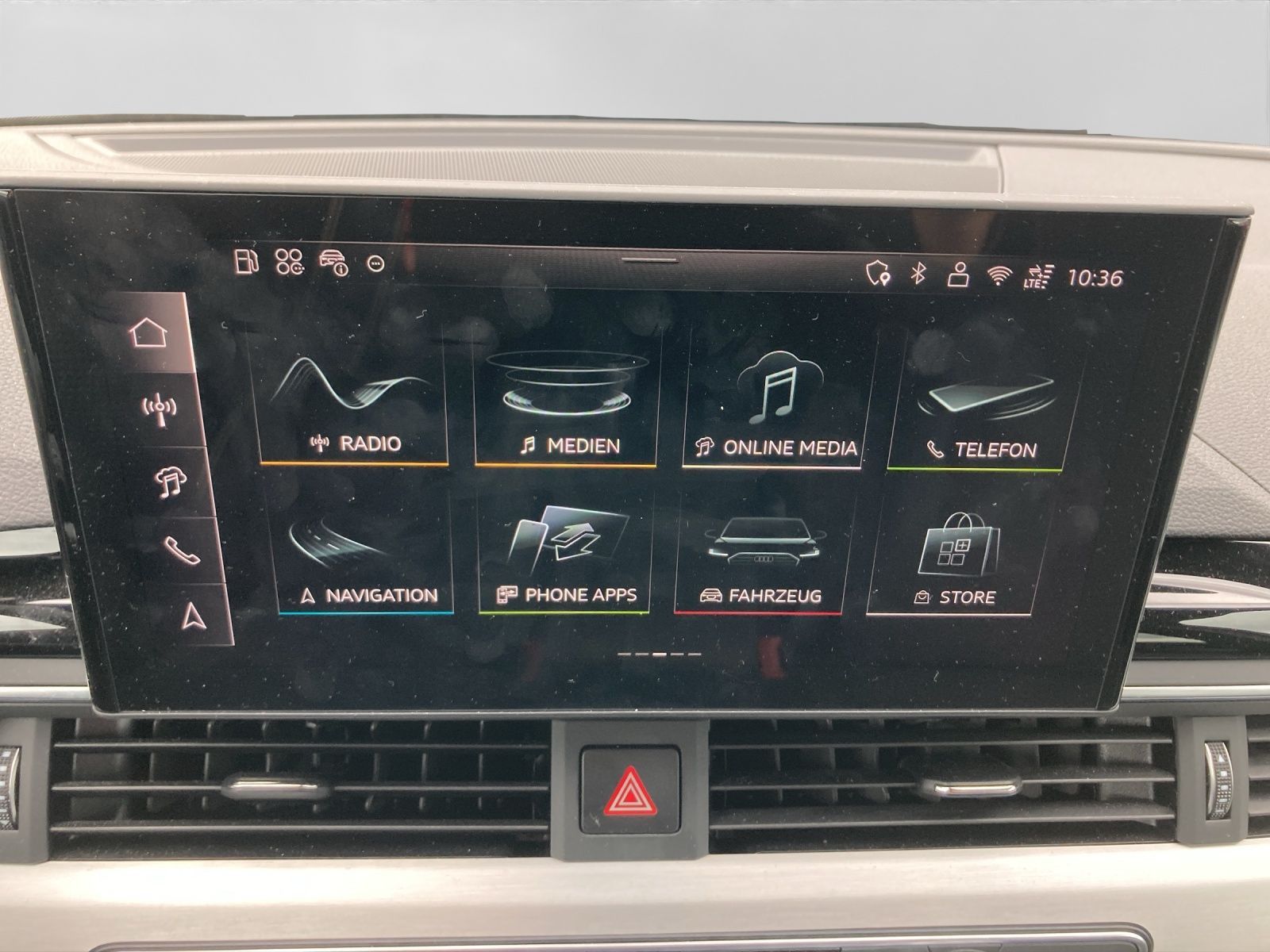 Audi A4 Avant 40 TFSI Q 2x S LINE AHK MATRXI-LED LM19