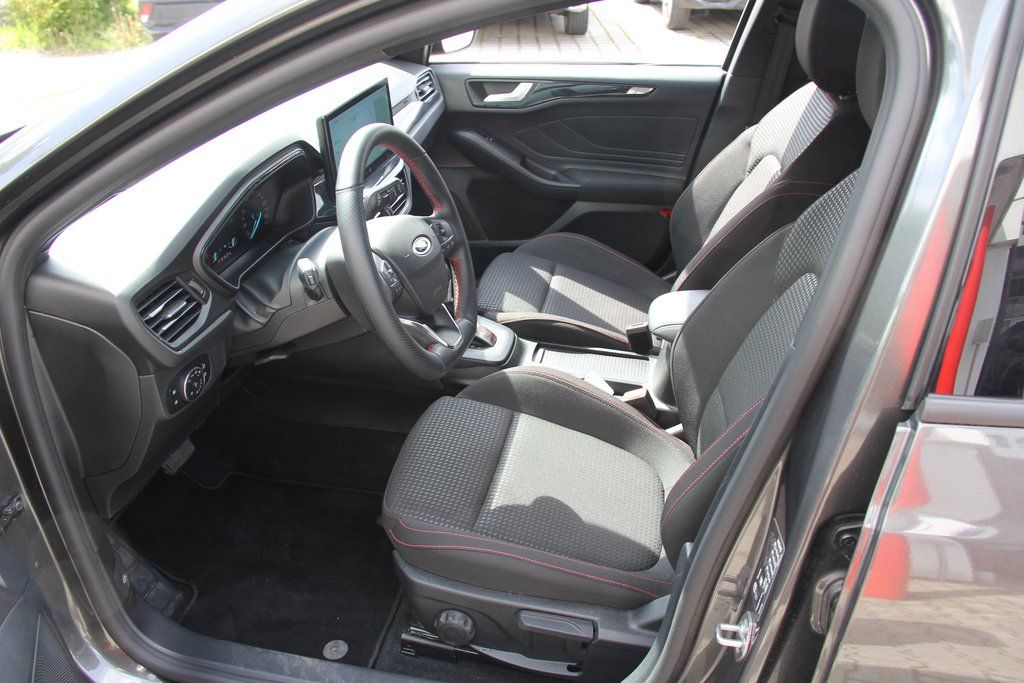 Ford Focus Turnier 155PS ST-LINE LED AdapTempomat CAM