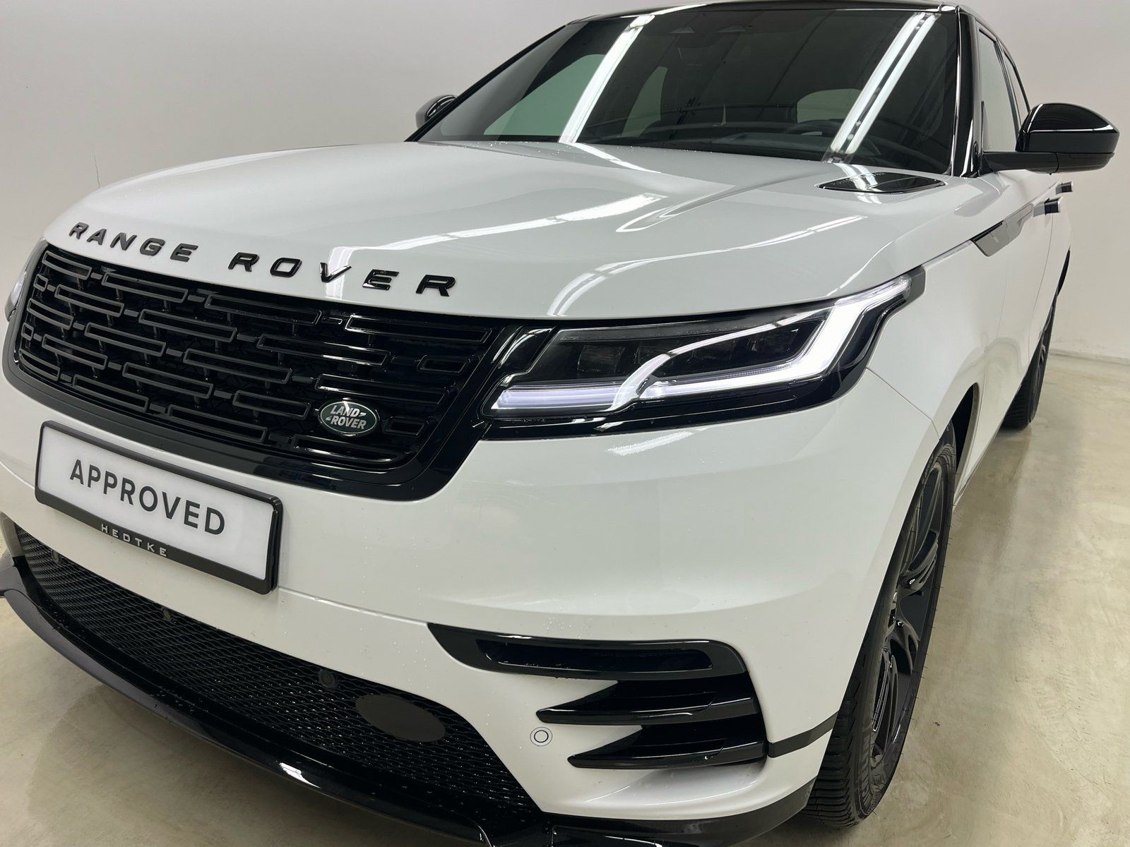 Range Rover Velar D300 Dynamic HSE - Samsaru's Car Outlet