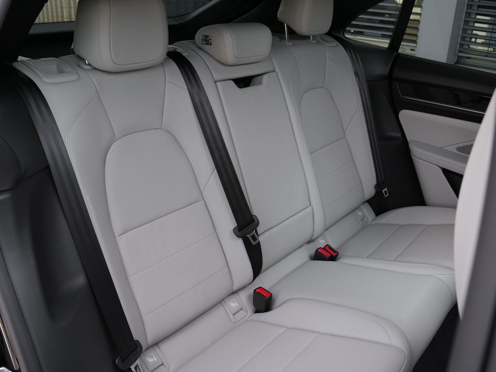 Porsche Macan 4 - Samsaru's Car Outlet