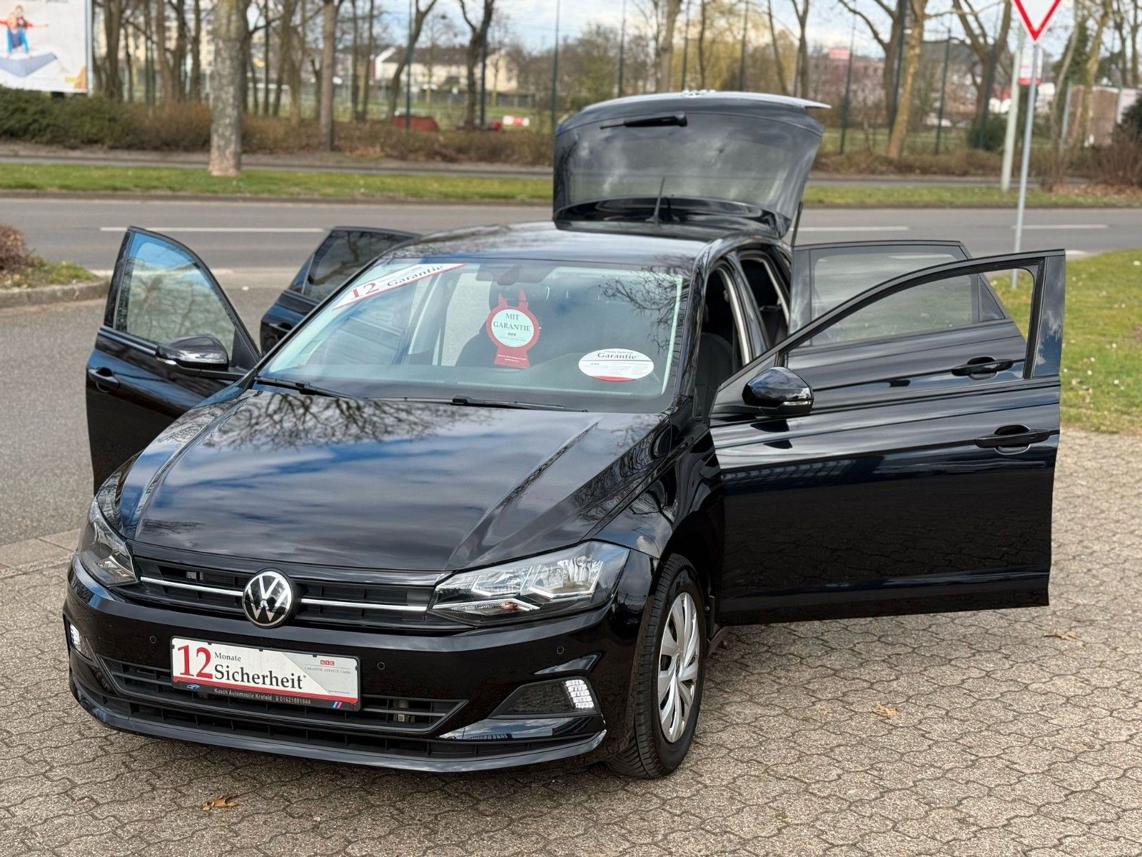 Volkswagen Polo VI Comfortline - Samsaru's Car Outlet