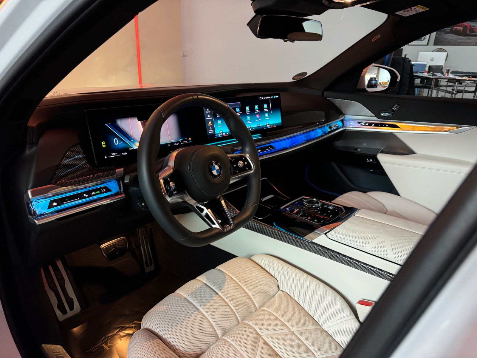BMW 740d xD/4xMASSG/MPRO/SKY TV/KRIST/EXC.LNG/B&W/21