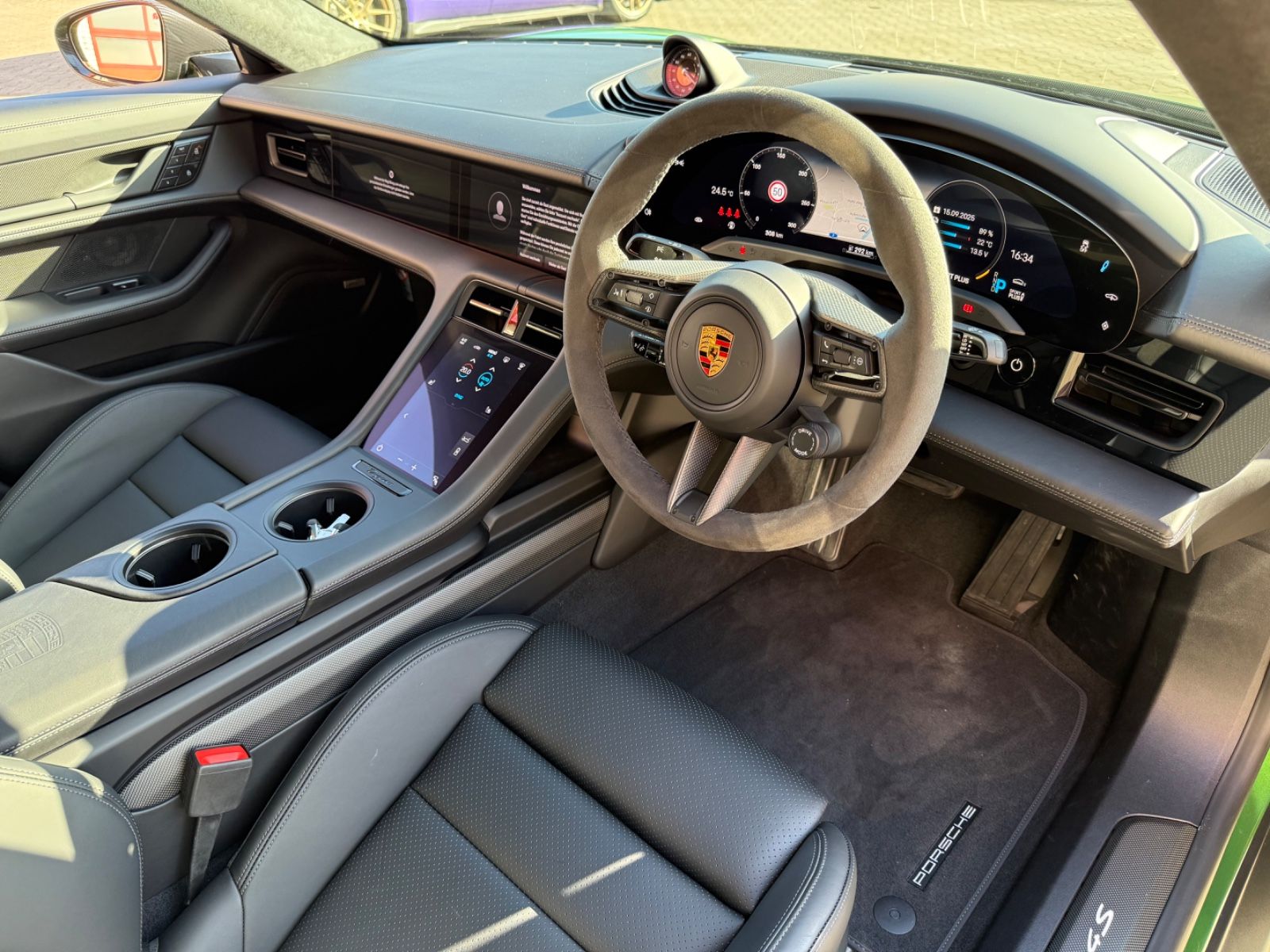 Porsche TAYCAN 4S RHD RECHTSLENKER, PANO, BOSE