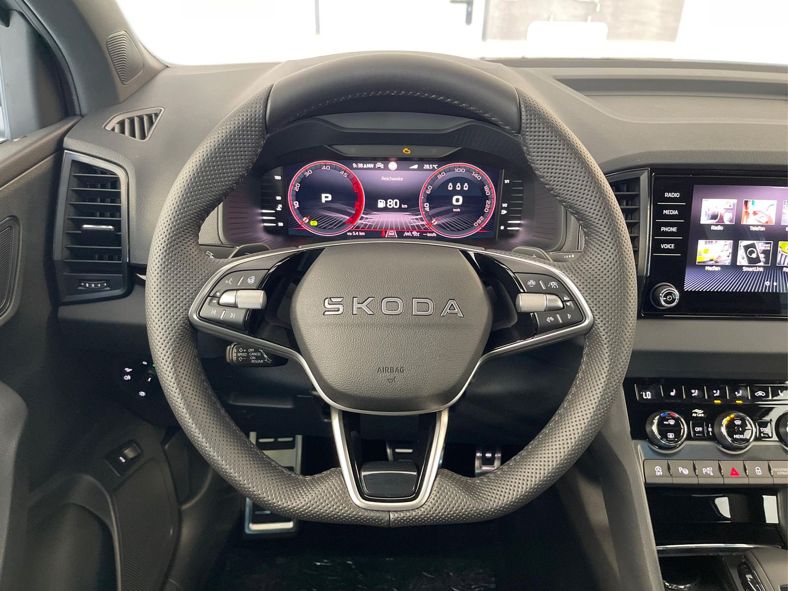 Skoda Karoq Sportline TSI 4x4 360°+19 Zoll+Navi+AHK...