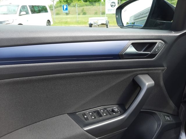 Volkswagen T-Roc 1.5 TSI DSG United - Samsaru's Car Outlet