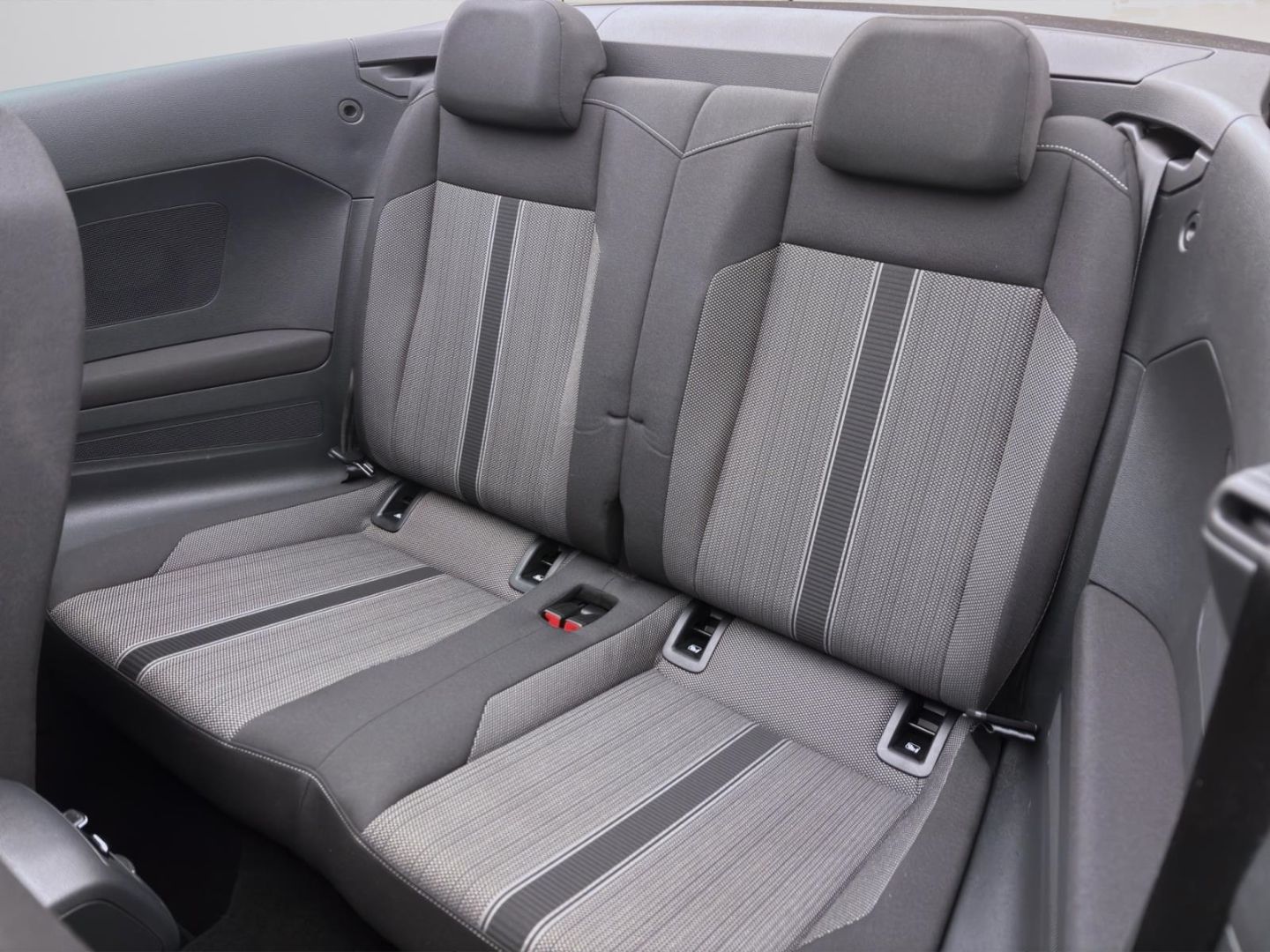 Volkswagen T-Roc Cabrio 1.0 TSI STYLE - Samsaru's Car Outlet