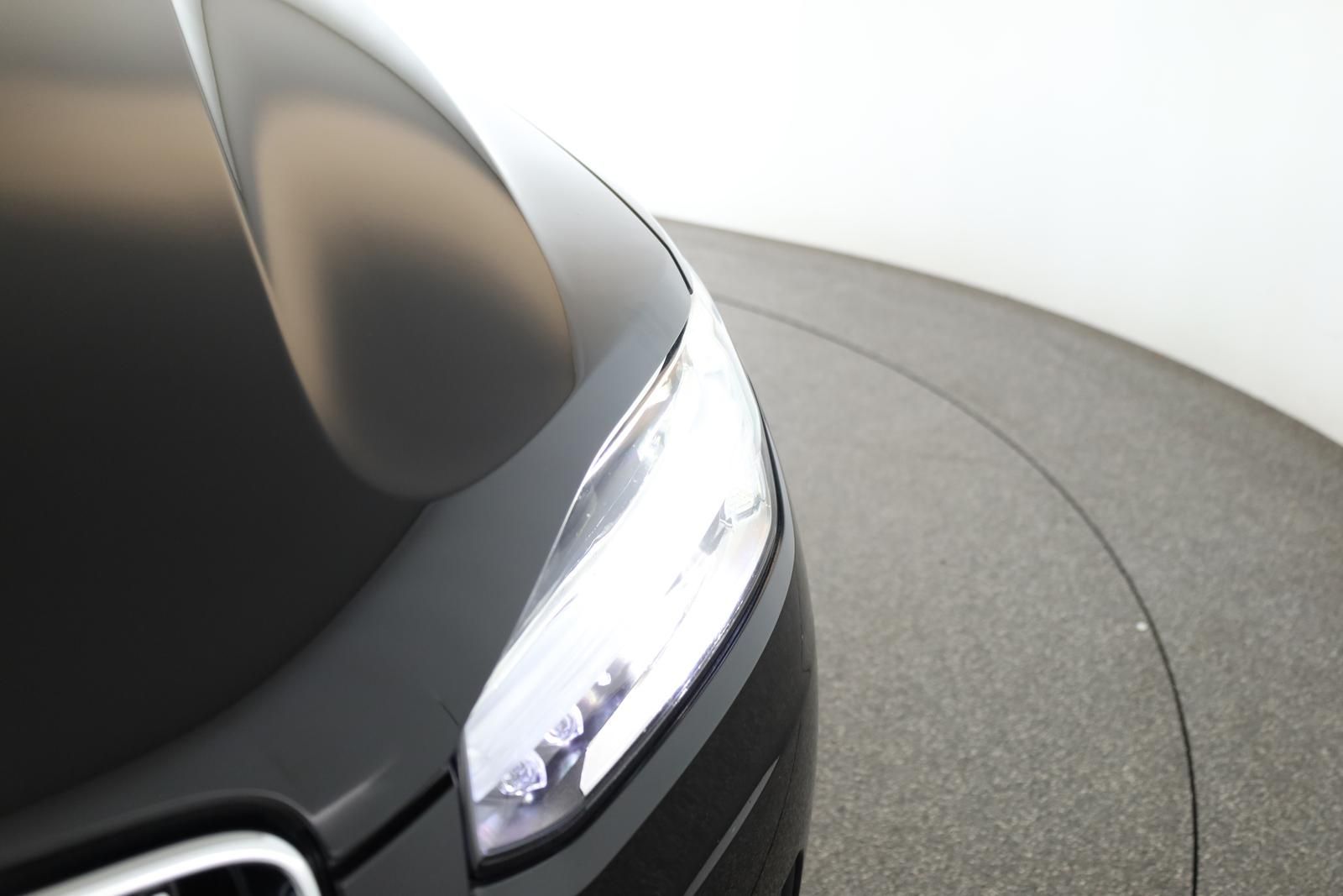 Volvo XC90 B5 AWD Core 7S LED Navi SHZ ACC Kam 20" AHK