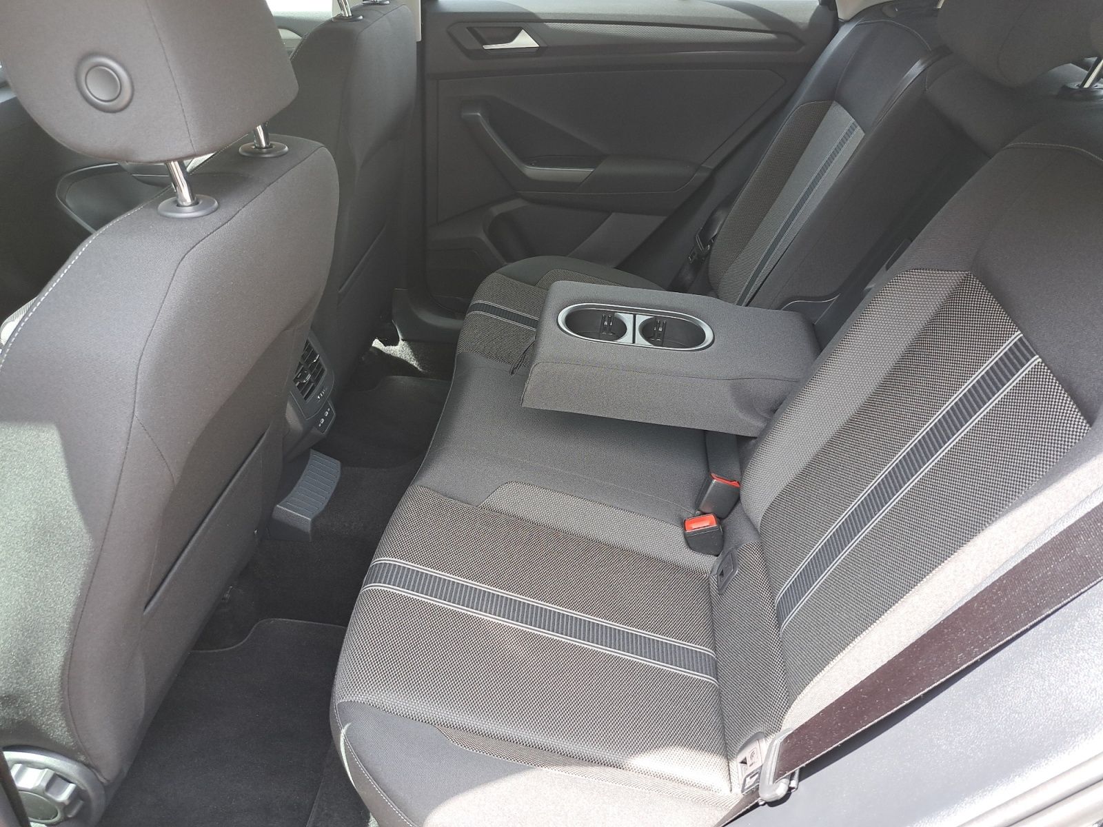 Volkswagen T-Roc Style 1.5 TSI DSG - Samsaru's Car Outlet