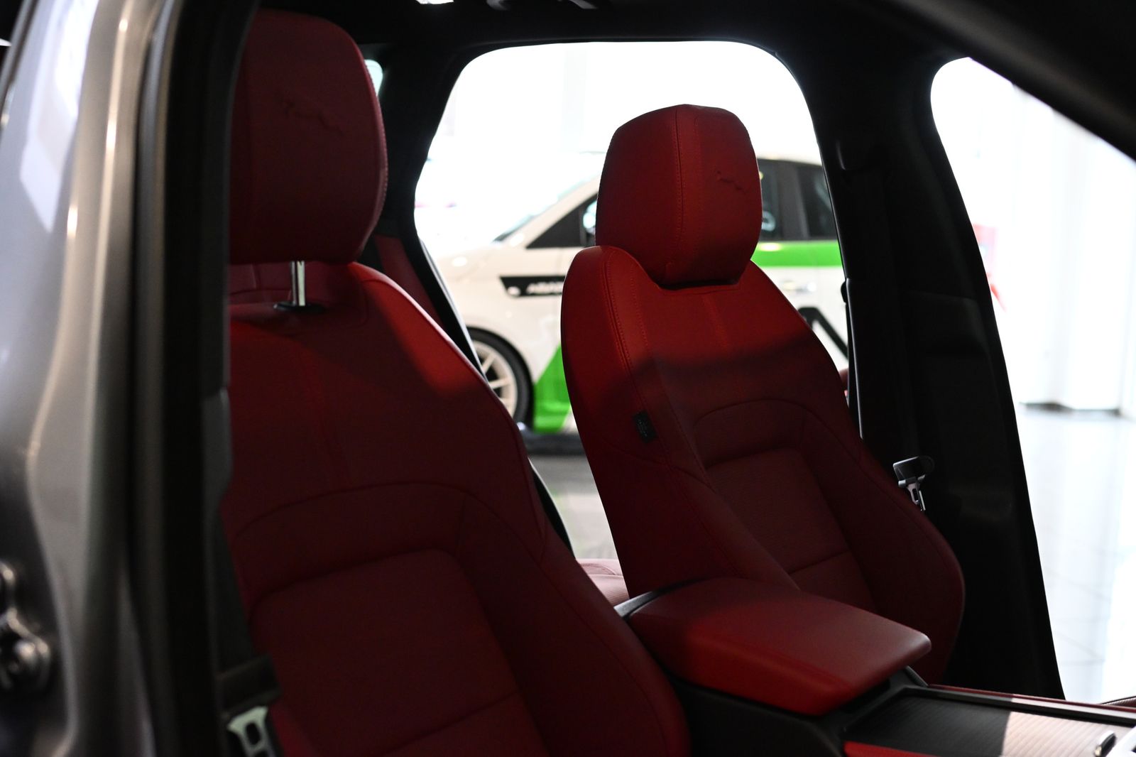 Jaguar F-PACE P250 R-Dynamic SE AWD Pano