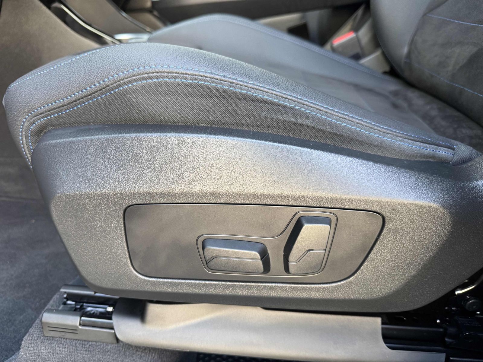 BMW X1 xDrive23i M Sport - Samsaru's Car Outlet
