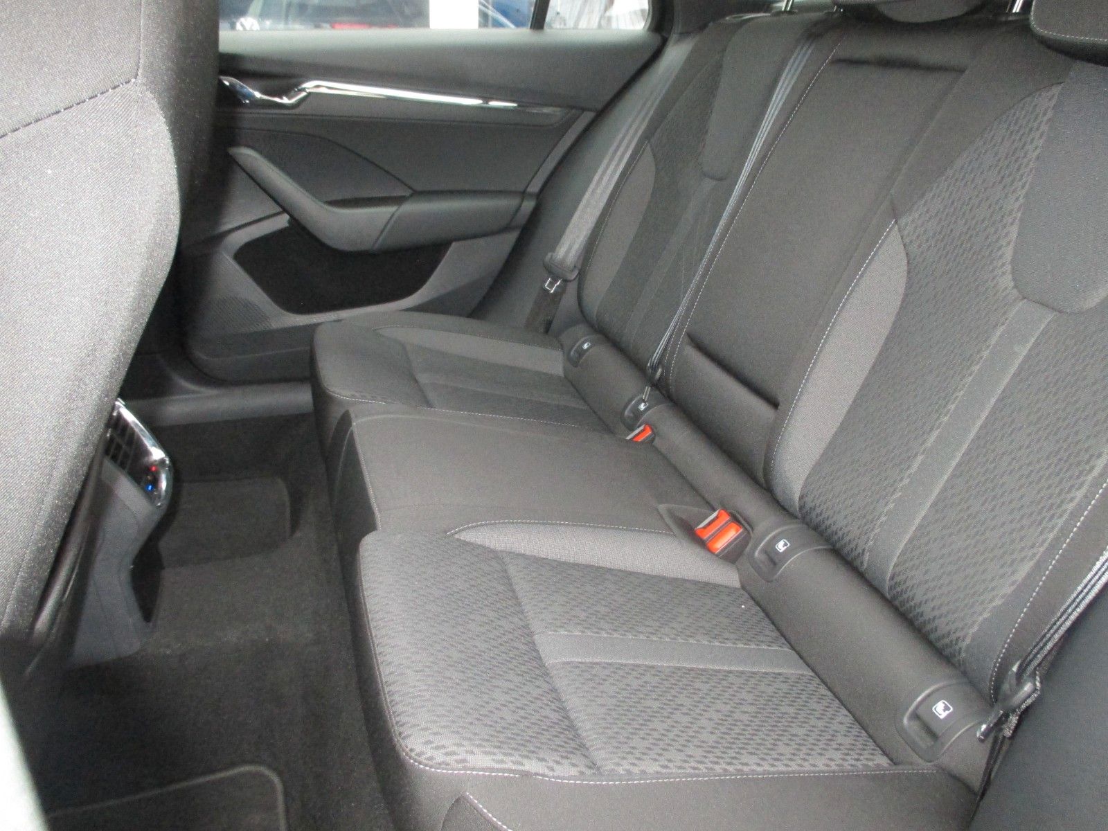 Skoda Octavia Combi 1.5 e TSI DSG Style - Samsaru's Car Outlet