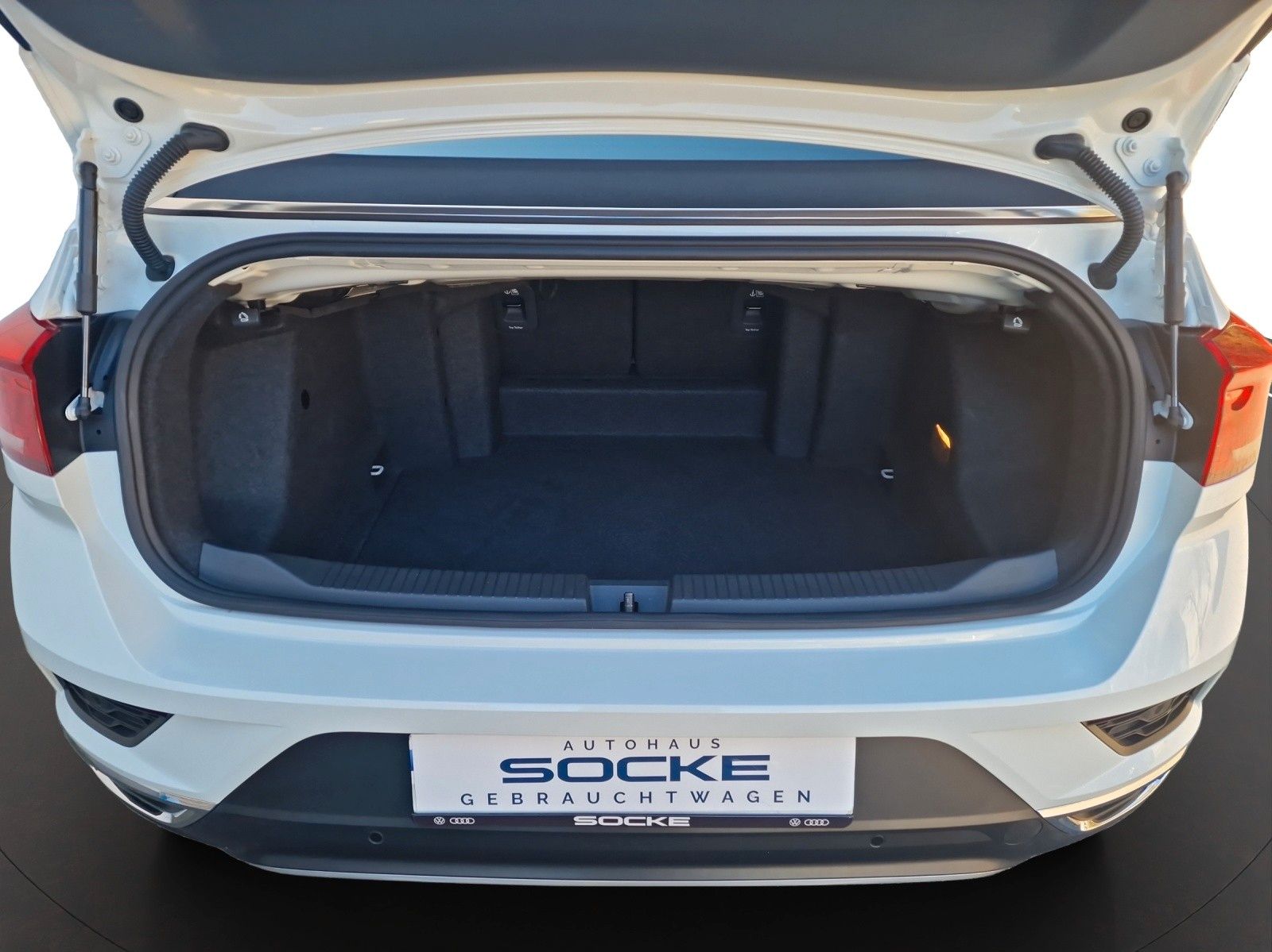Volkswagen T-Roc Style - Samsaru's Car Outlet